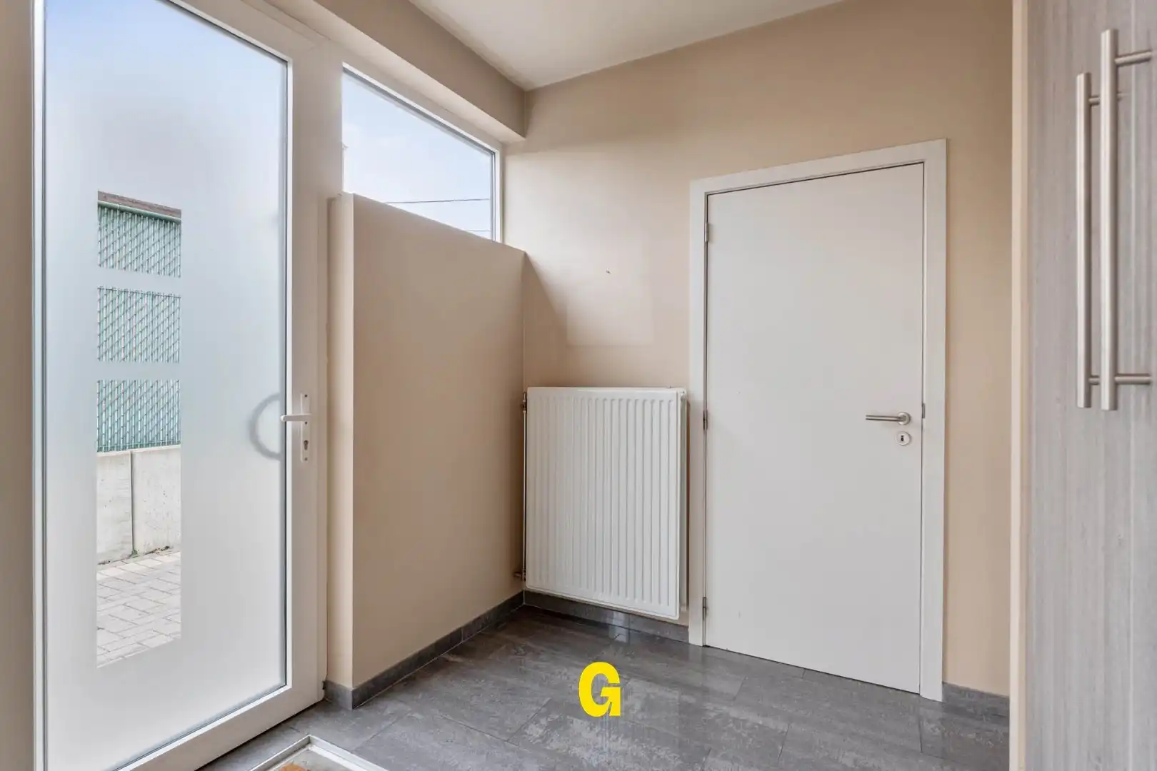 Knappe halfopen woning met zuidwest gerichte tuin met zwembad, rustig gelegen te Kleine Spouwen foto 8