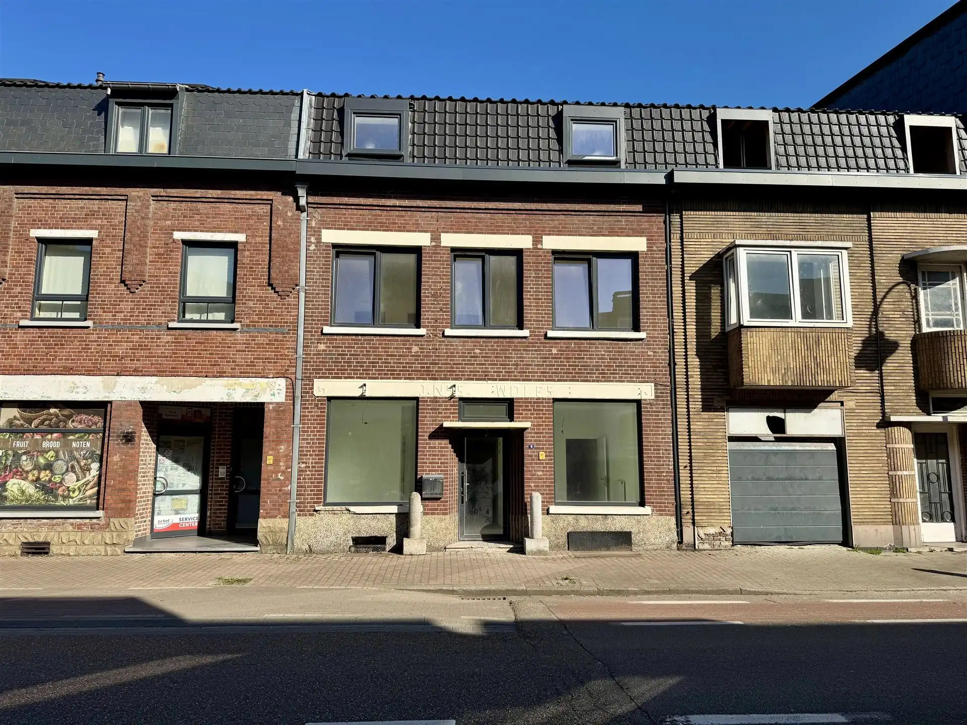 Gerenoveerde woning in het centrum van Maaseik! foto {{pictureIndex}}