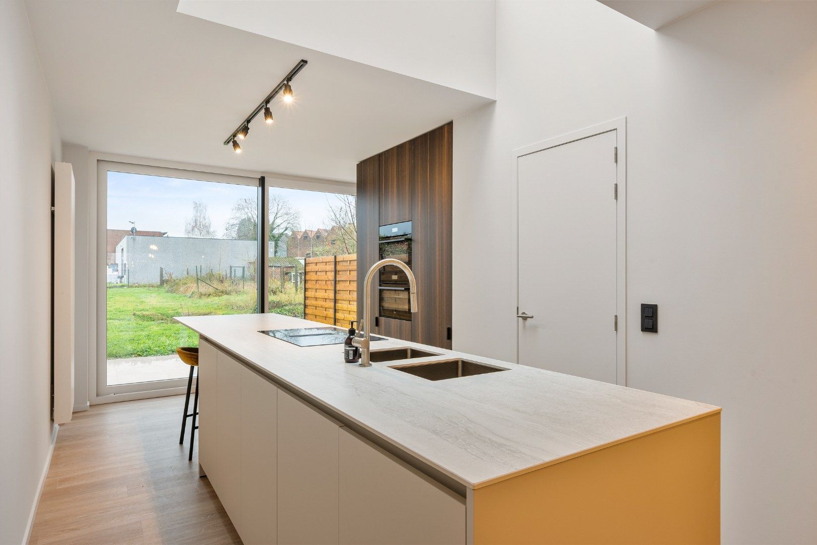 Instapklare halfopen woning met 3 slaapkamers en zuidgerichte tuin in Ledegem foto 3