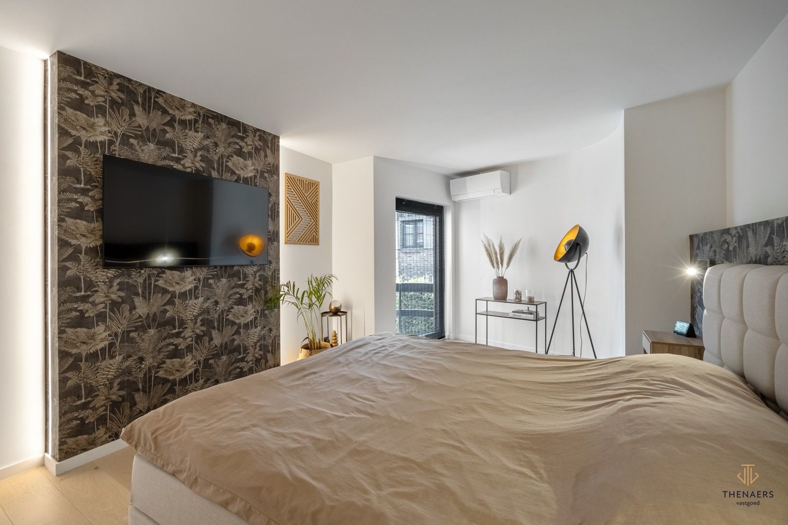 UNIEKE GERENOVEERDE WONING MET 4 SLAAPKAMERS EN PRACHTIG UITZICHT OP DE VELDEN. foto 27