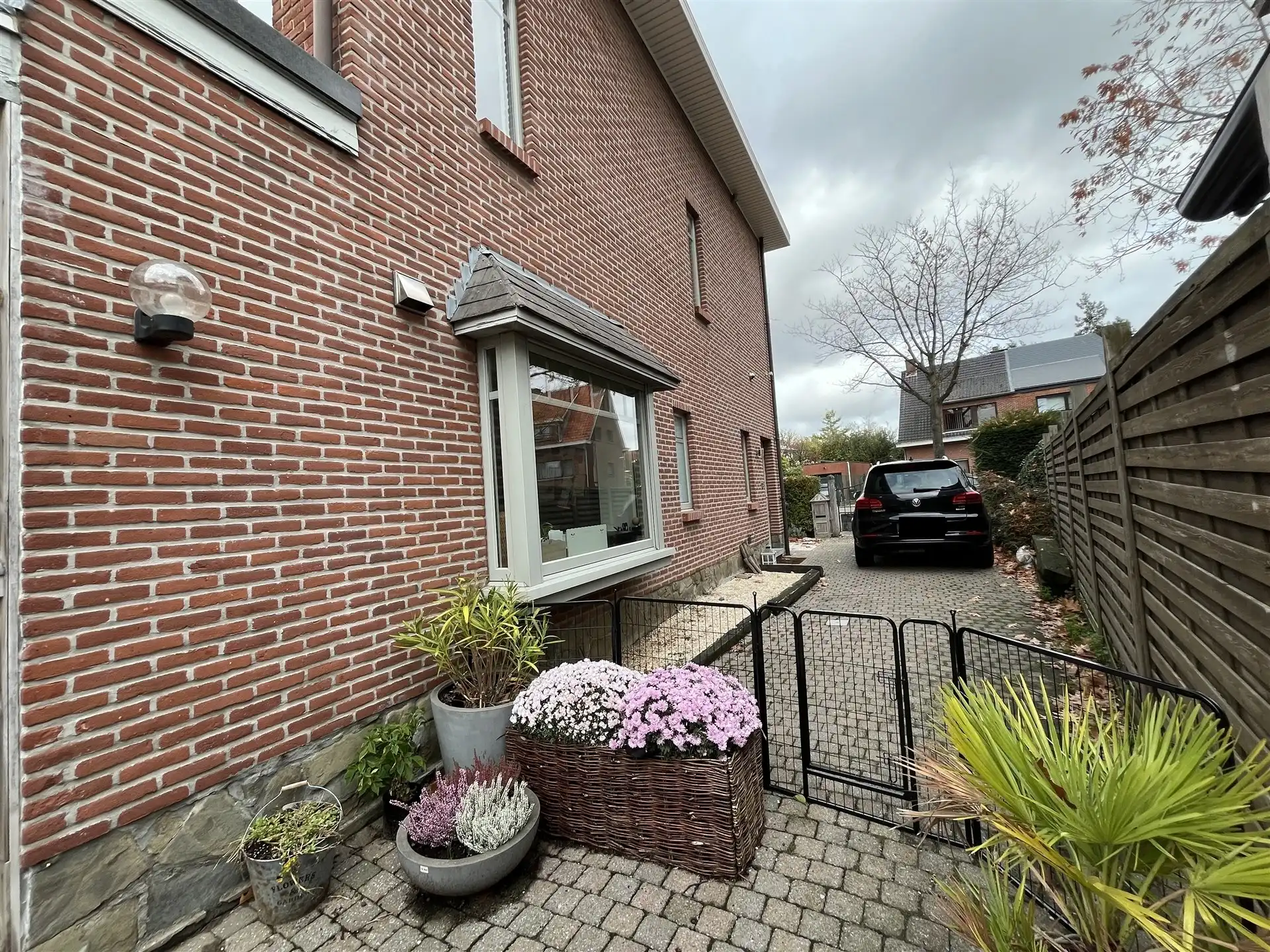 Halfopen bebouwing met garage en tuin foto 18