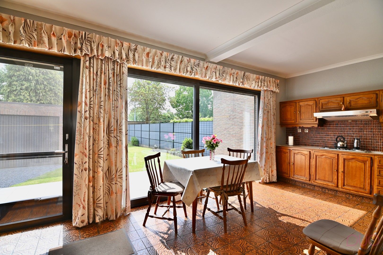 Charmante halfopen gezinswoning nabij het centrum van Sint-Truiden met 2 garages foto 9