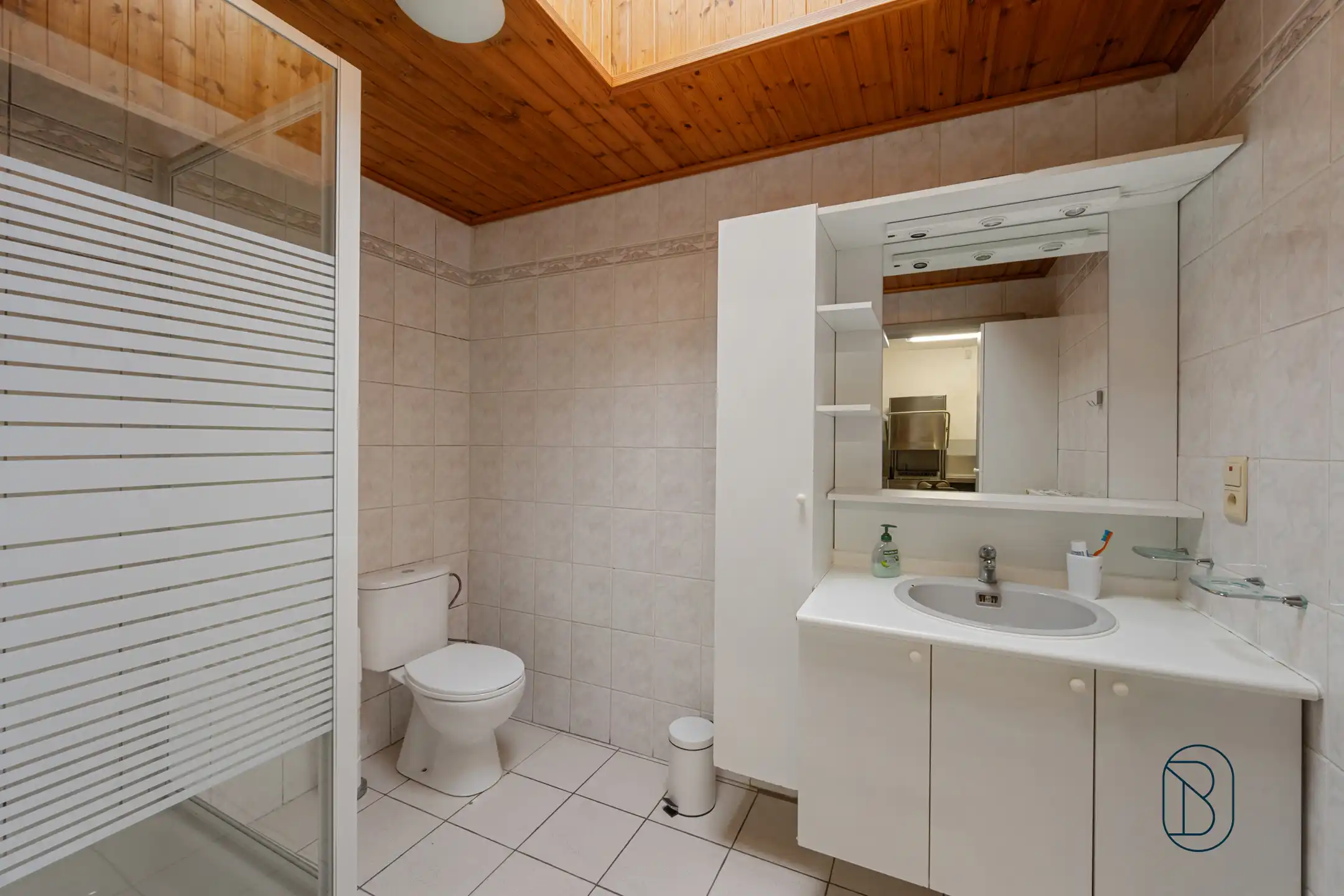 Topgelegen frituur en instapklaar duplex appartement foto 23