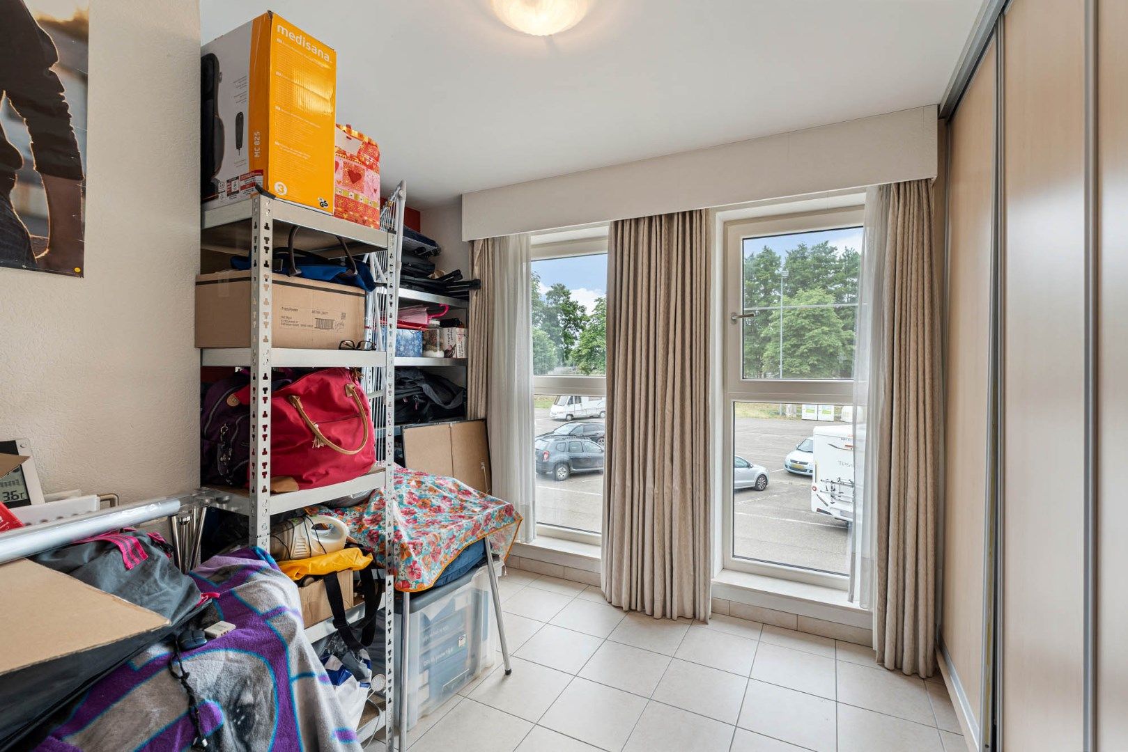 Stijlvol appartement voorzien van 2 slaapkamers, 2 terrassen en een autostandplaats op een rustige locatie in het centrum van Neeroeteren!  foto 23