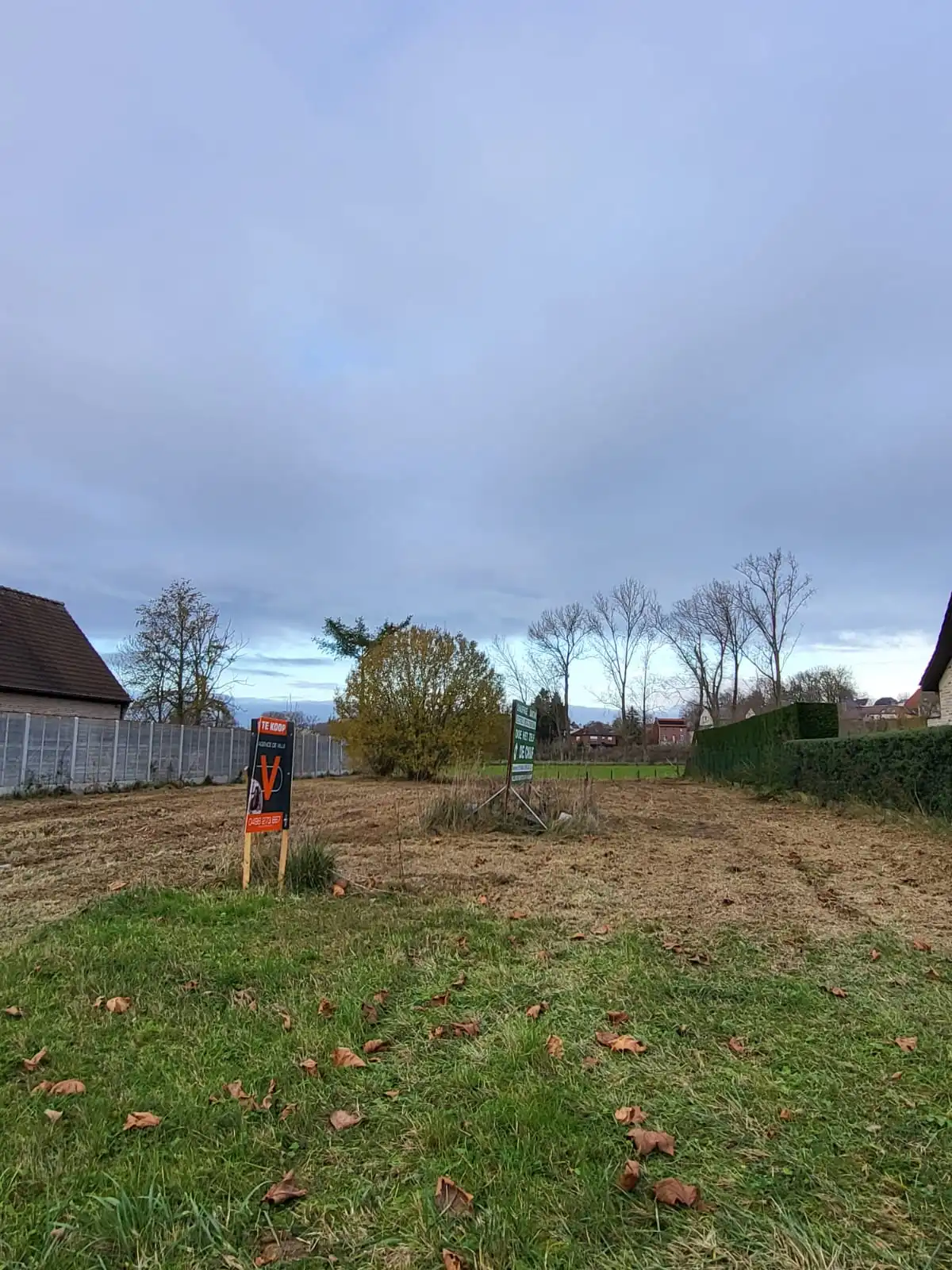 Mooie bouwgrond van 11a92ca voor open bebouwing, met een straatbreedte van 20,80 meter en landelijk uitzicht op de dorpskerk. Maakt deel uit van een goedgekeurde niet vervallen verkaveling. foto 2