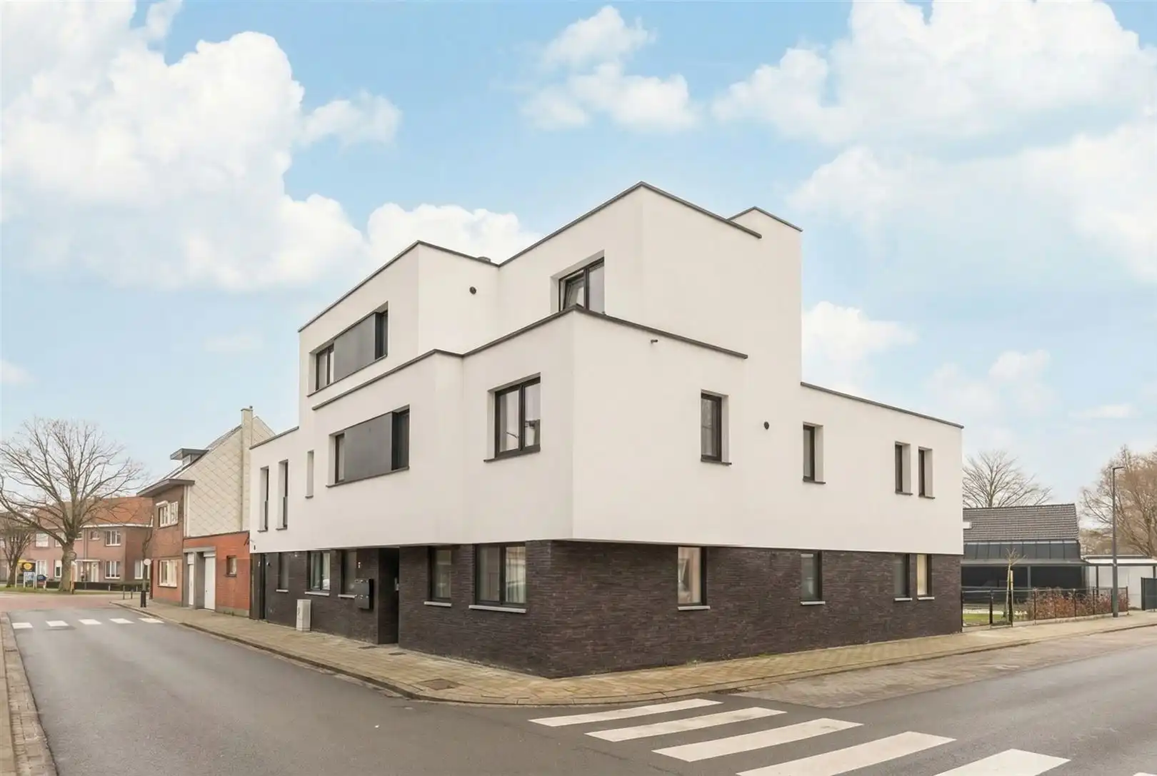 Modern nieuwbouwappartement met 2 slaapkamers, terras & overdekte autostaanplaats foto 14