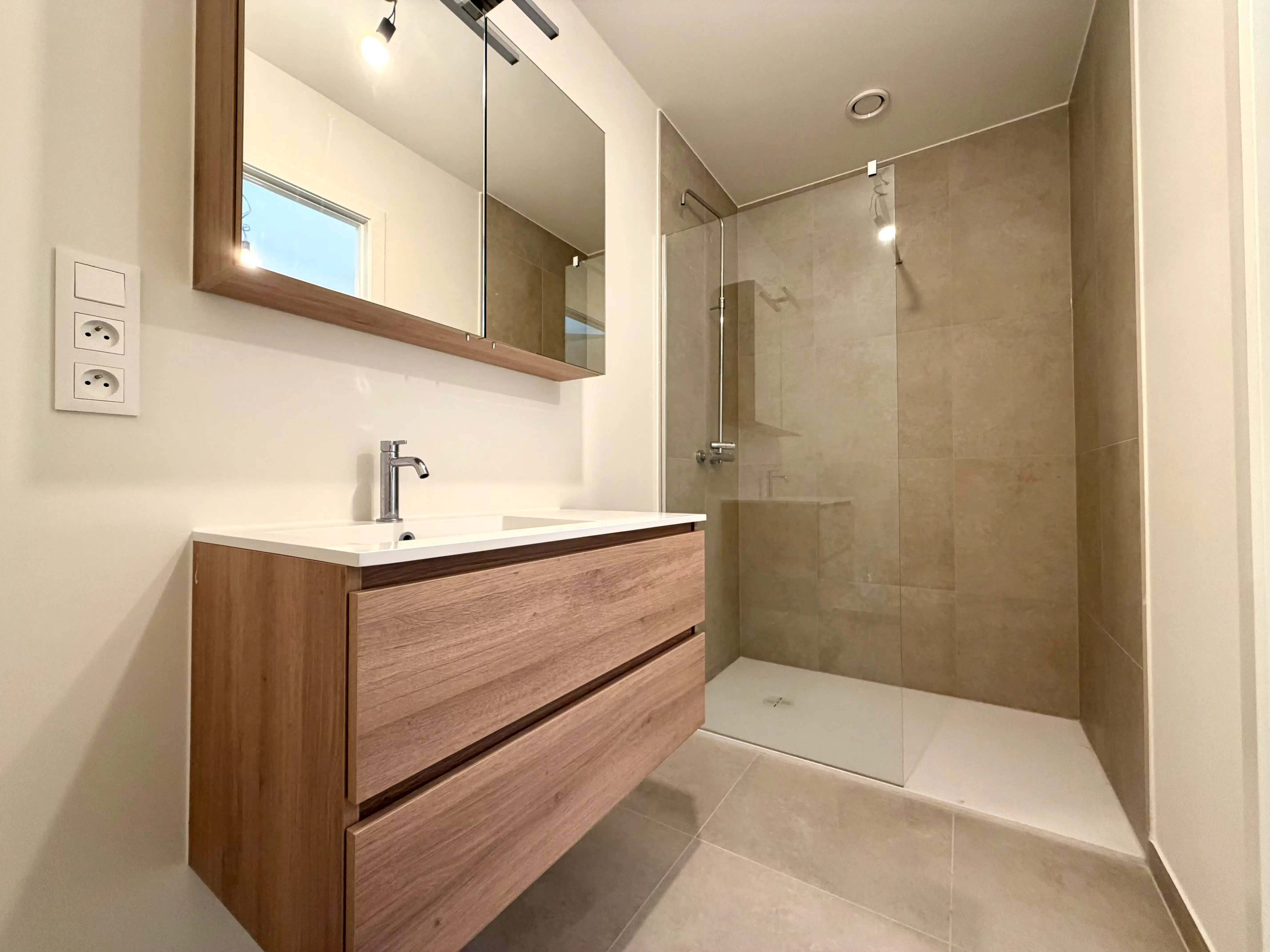 Nieuwbouwappartement met twee slaapkamers te huur foto 8