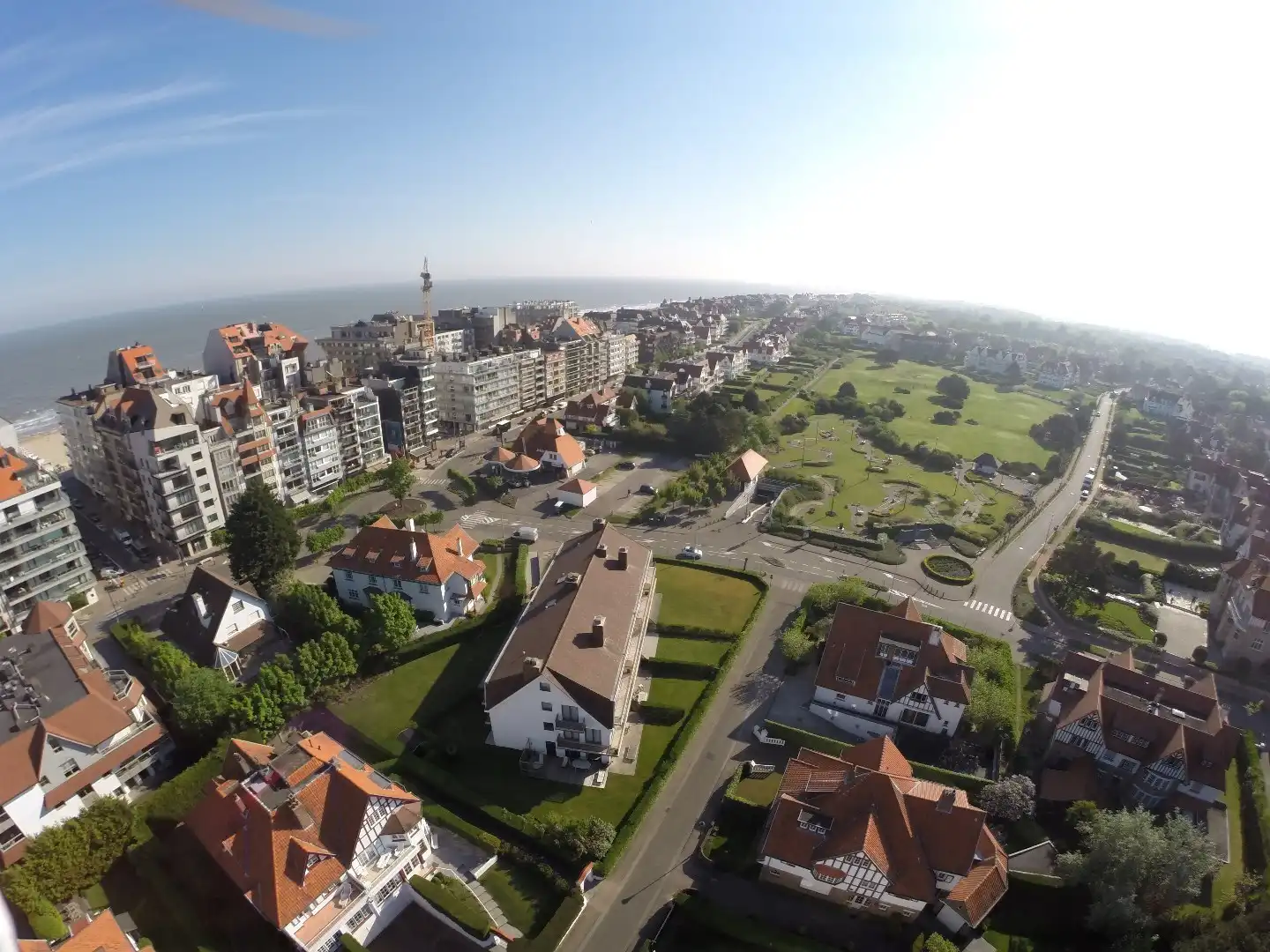 Zeer gemakkelijk te bereiken garage op -1  aan de inkom van de eigenaars-toegang in de parking Minigolf foto 3