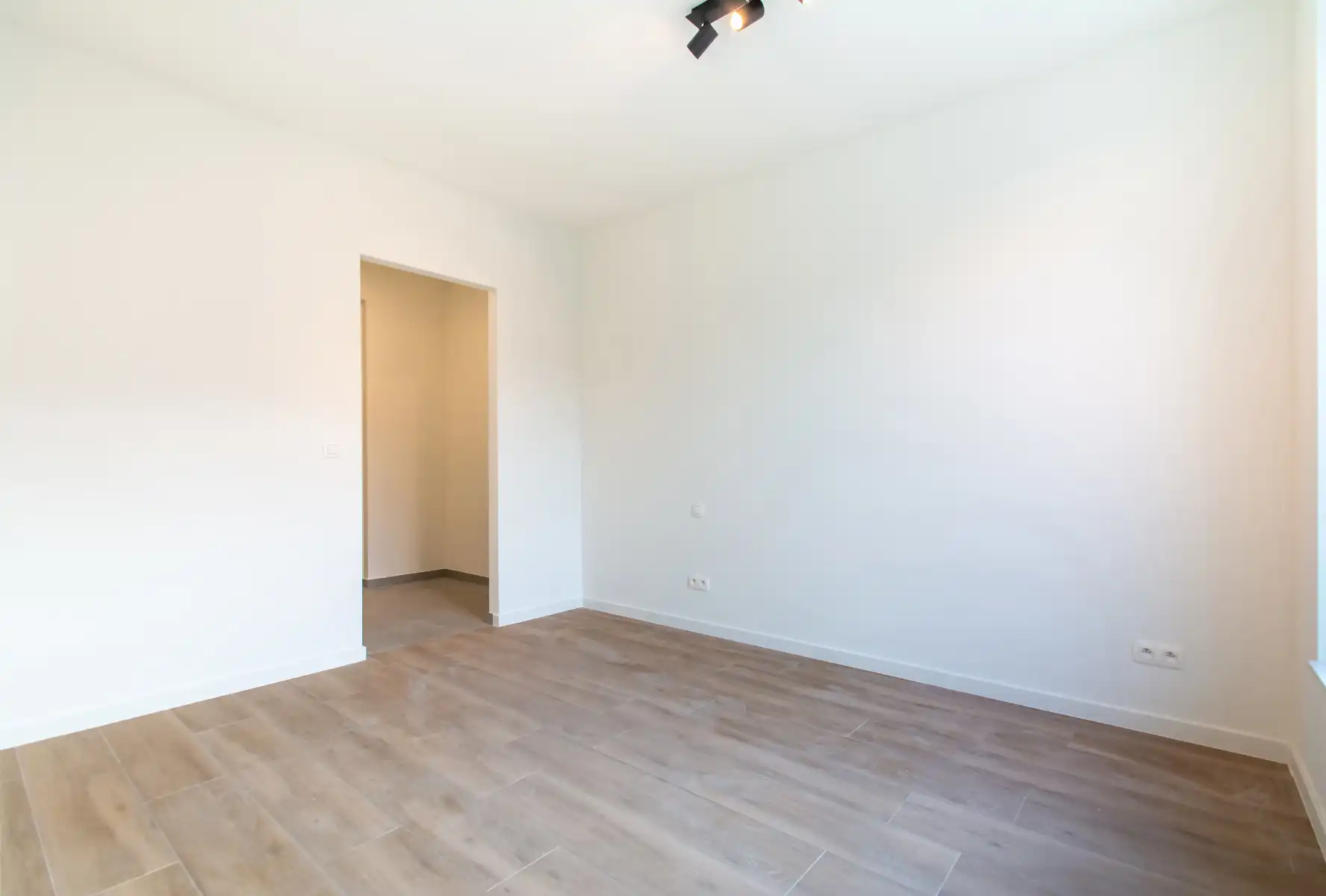 Lichtrijk nieuwbouwappartement met 2 slaapkamers en terras foto 5