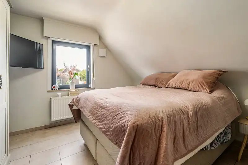 Halfopen bebouwing op een prachtig perceel van 1.113m² foto 6