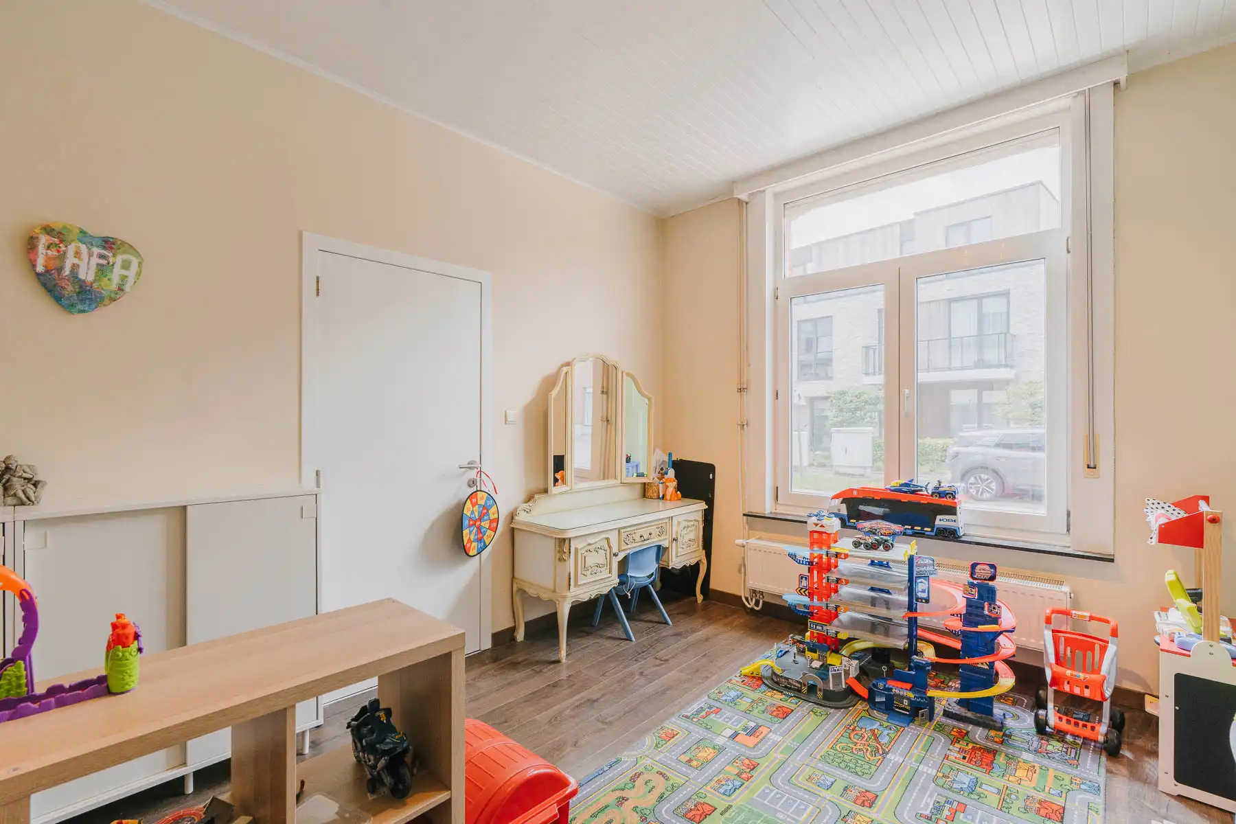 Halfopen bebouwing met centrale ligging foto 14