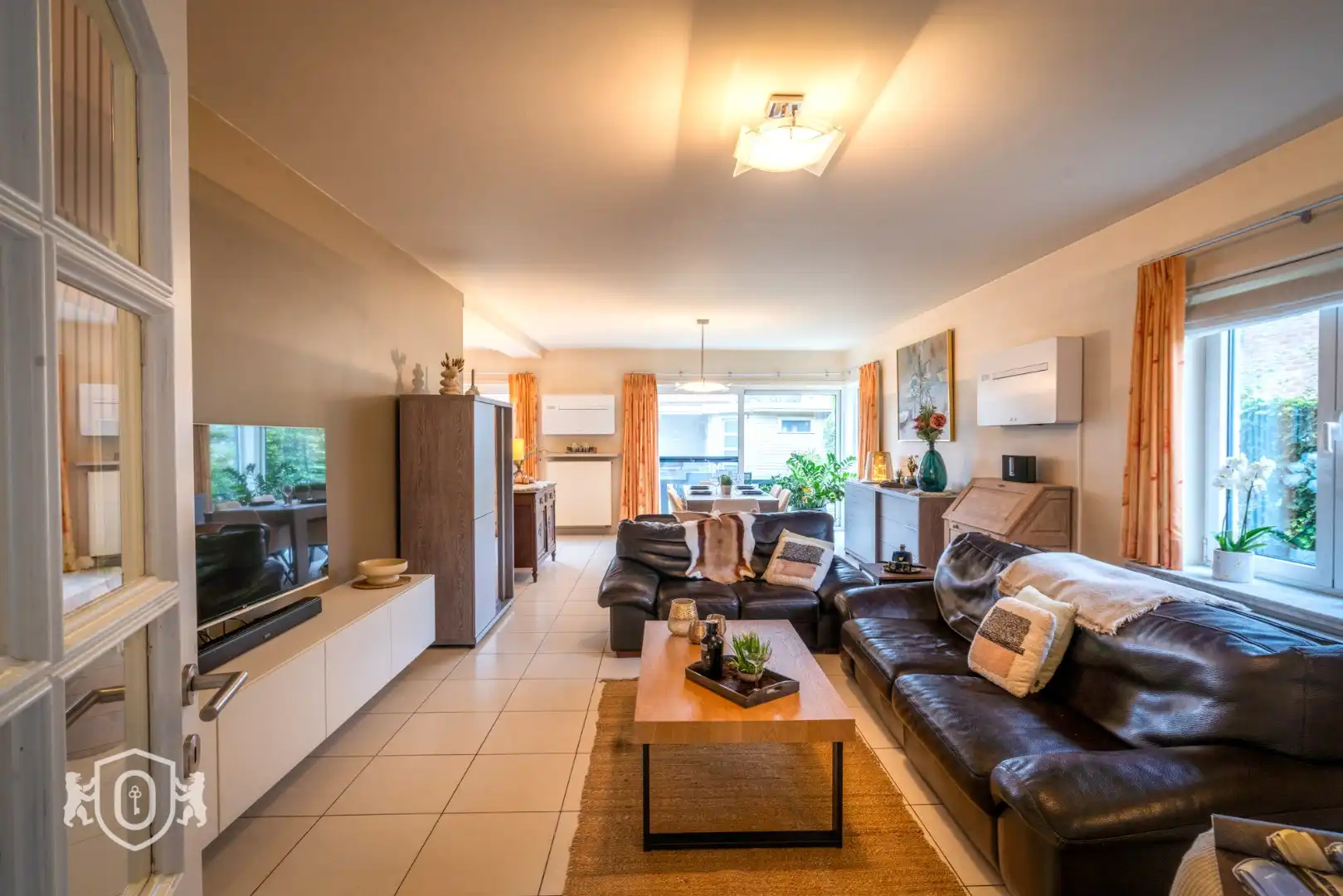 Halfopen 4-slpkr woning met tuin & garage foto 3