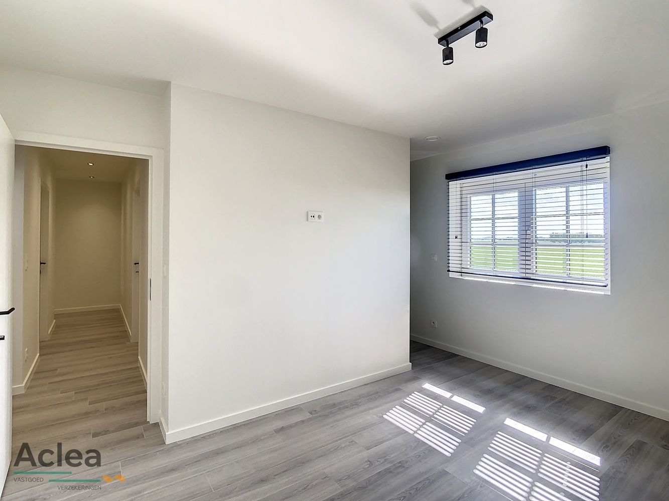Prachtige recente koppelwoning met 5 slpks foto 17