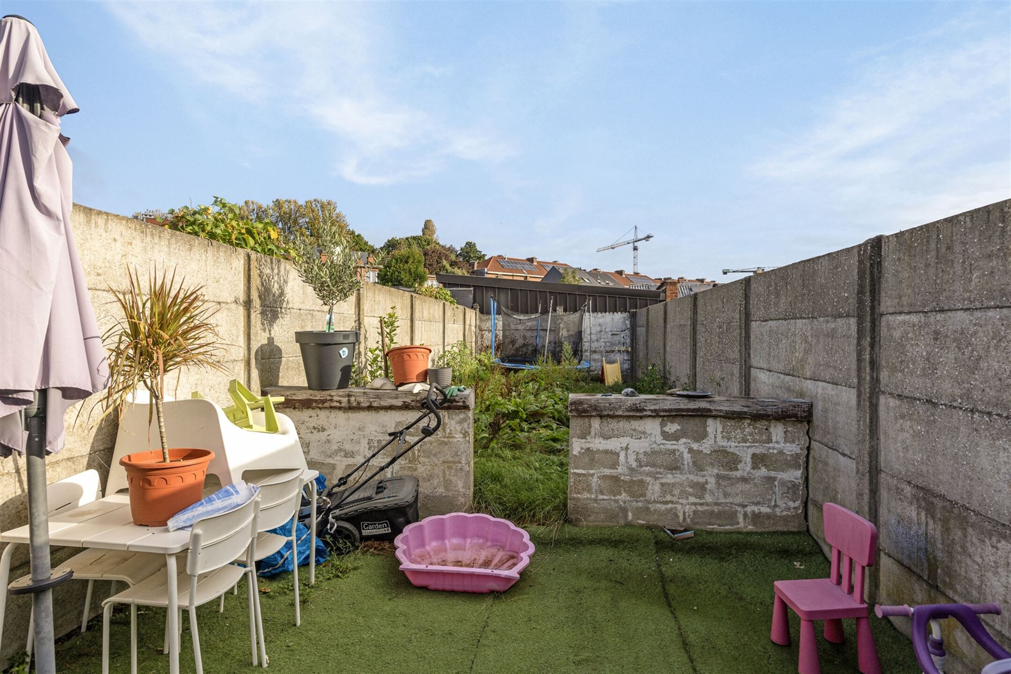 Rijwoning met twee slaapkamers, kelder en tuin foto 12