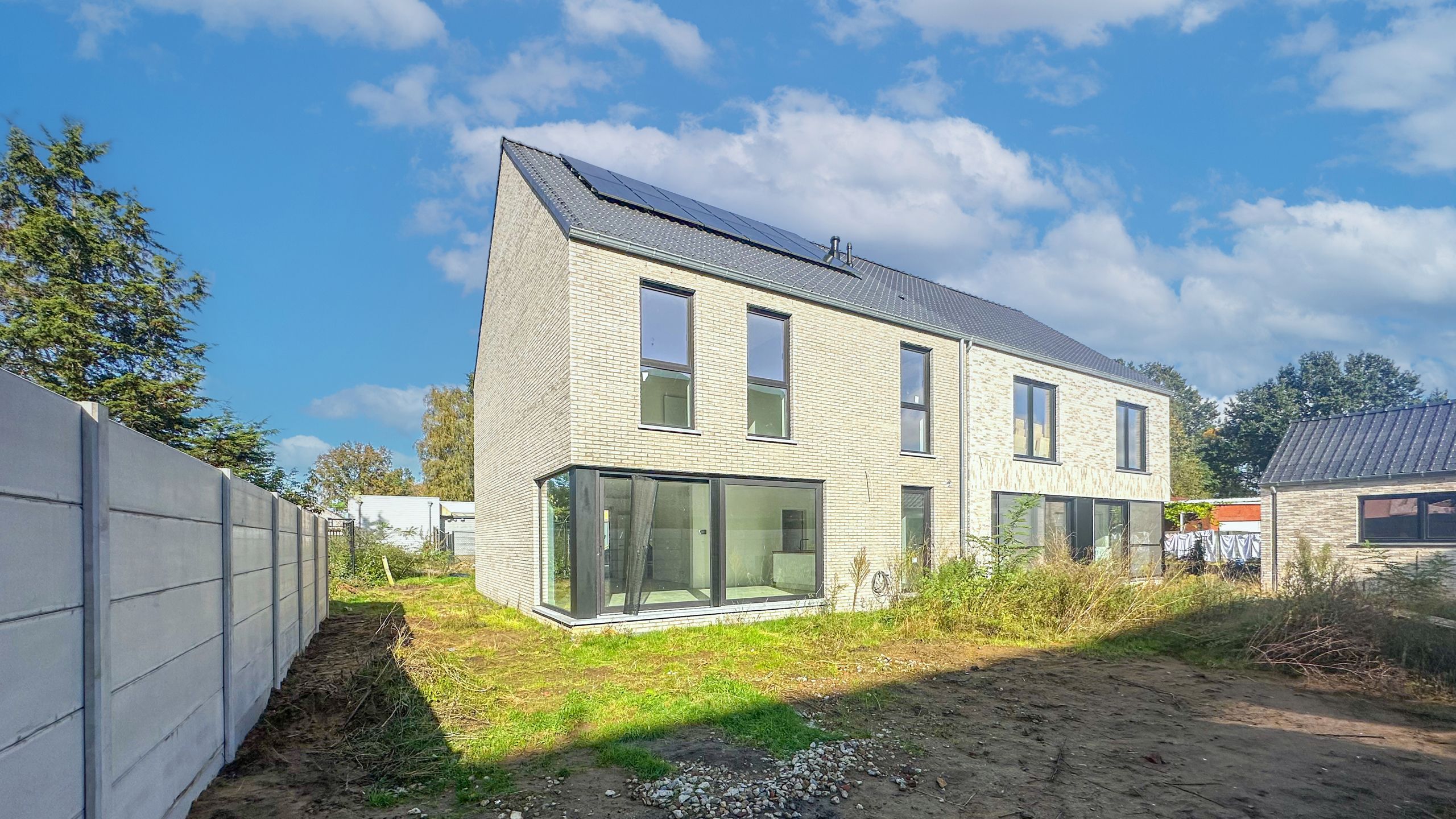 Modern halfopen nieuwbouwwoning met 4 slaapkamers en 3% RR! foto 3