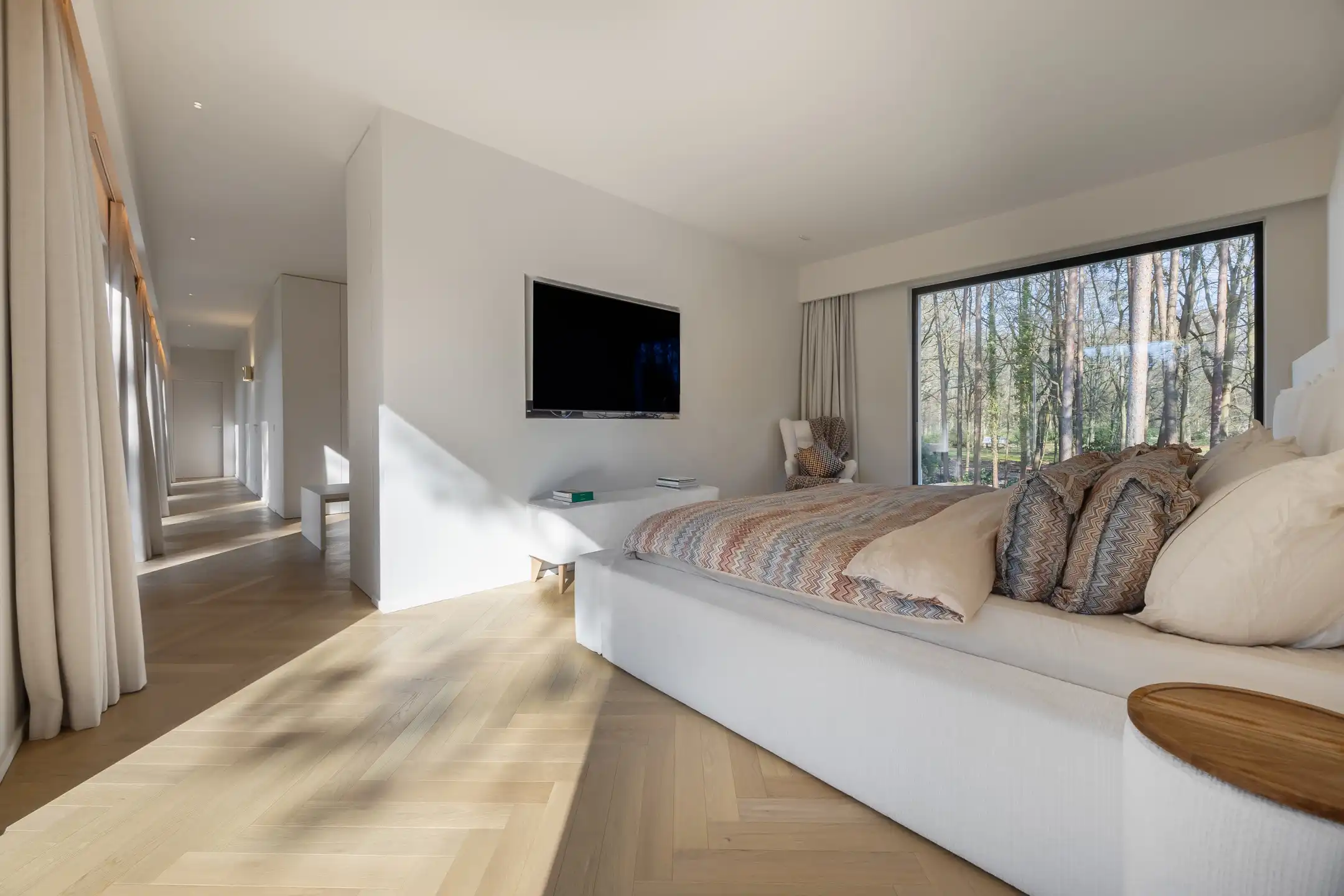 Exclusieve moderne villa met panoramisch zicht op groen foto 27