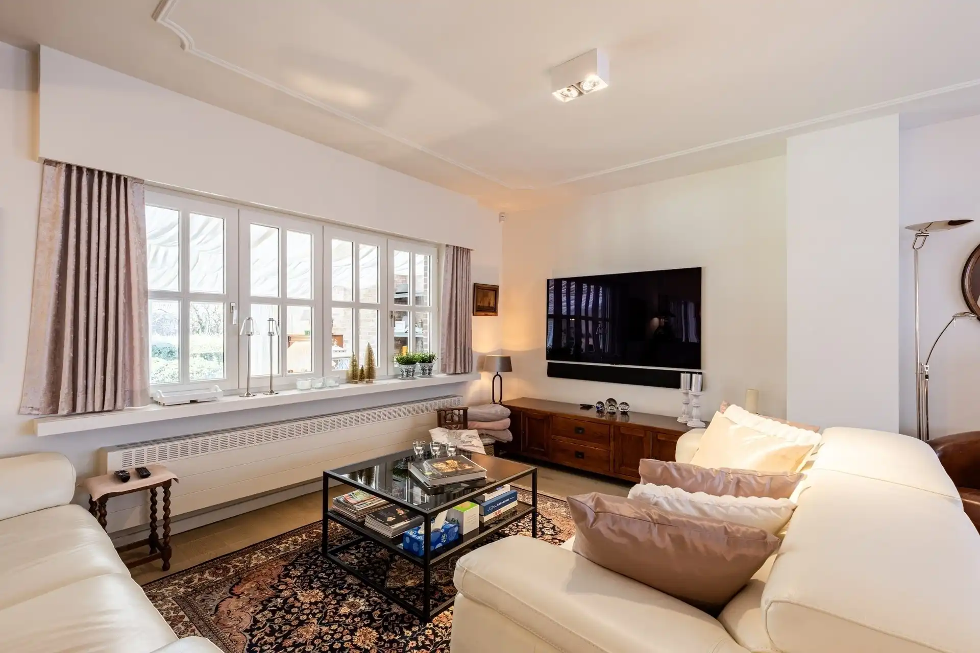 Instapklare woning met ruime veranda en zuidgerichte tuin! foto 2