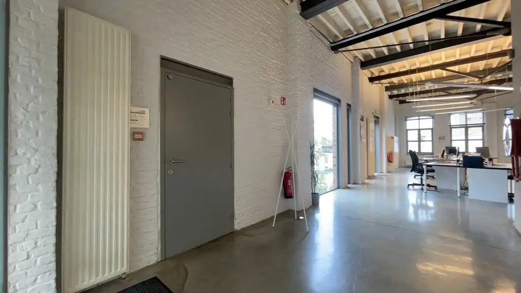 Trendy kantoor in gerenoveerd pakhuis nabij het Eilandje foto 2