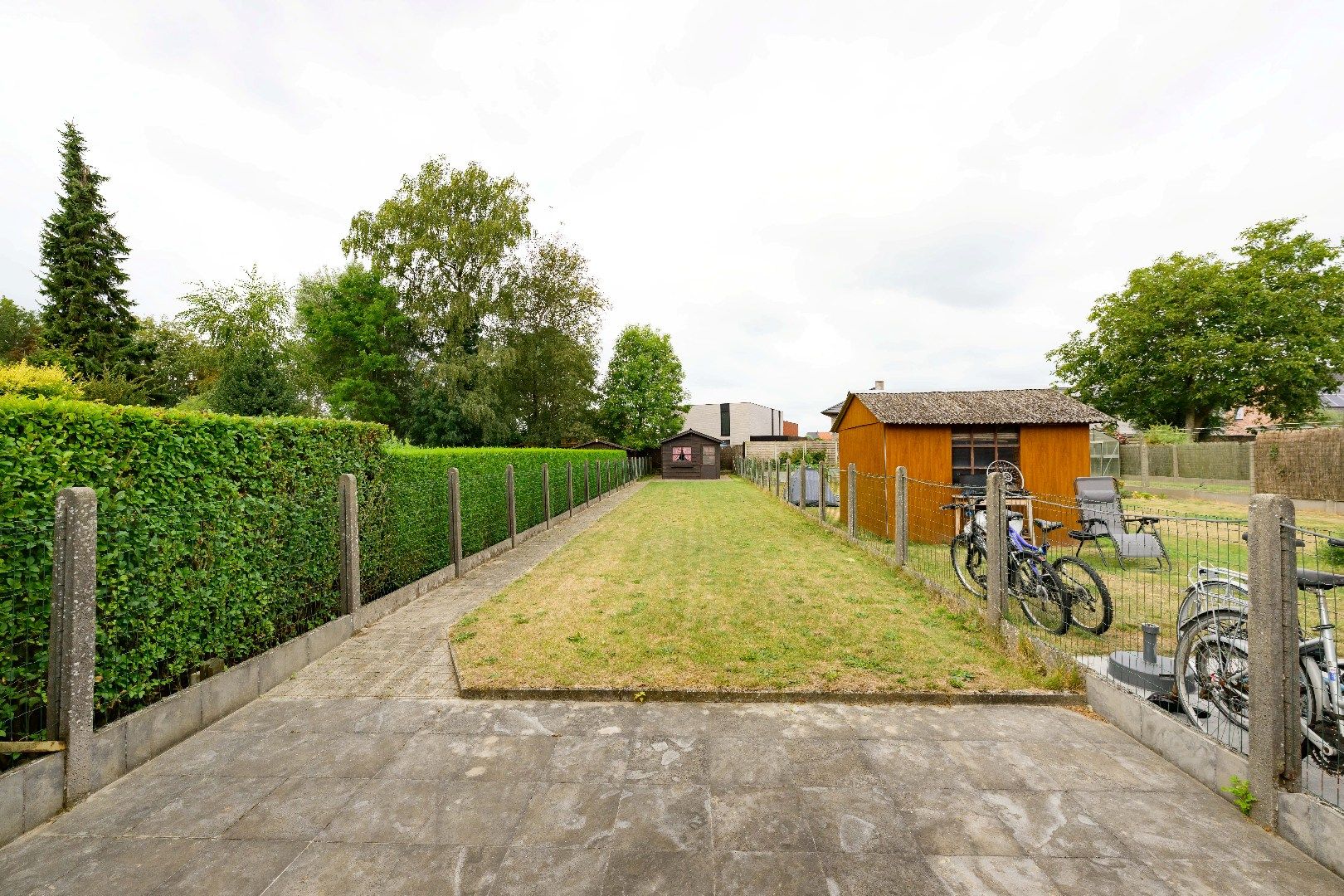 GOED ONDERHOUDEN RIJWONING MET 3 SLPKS, TUIN & GARAGE foto 16