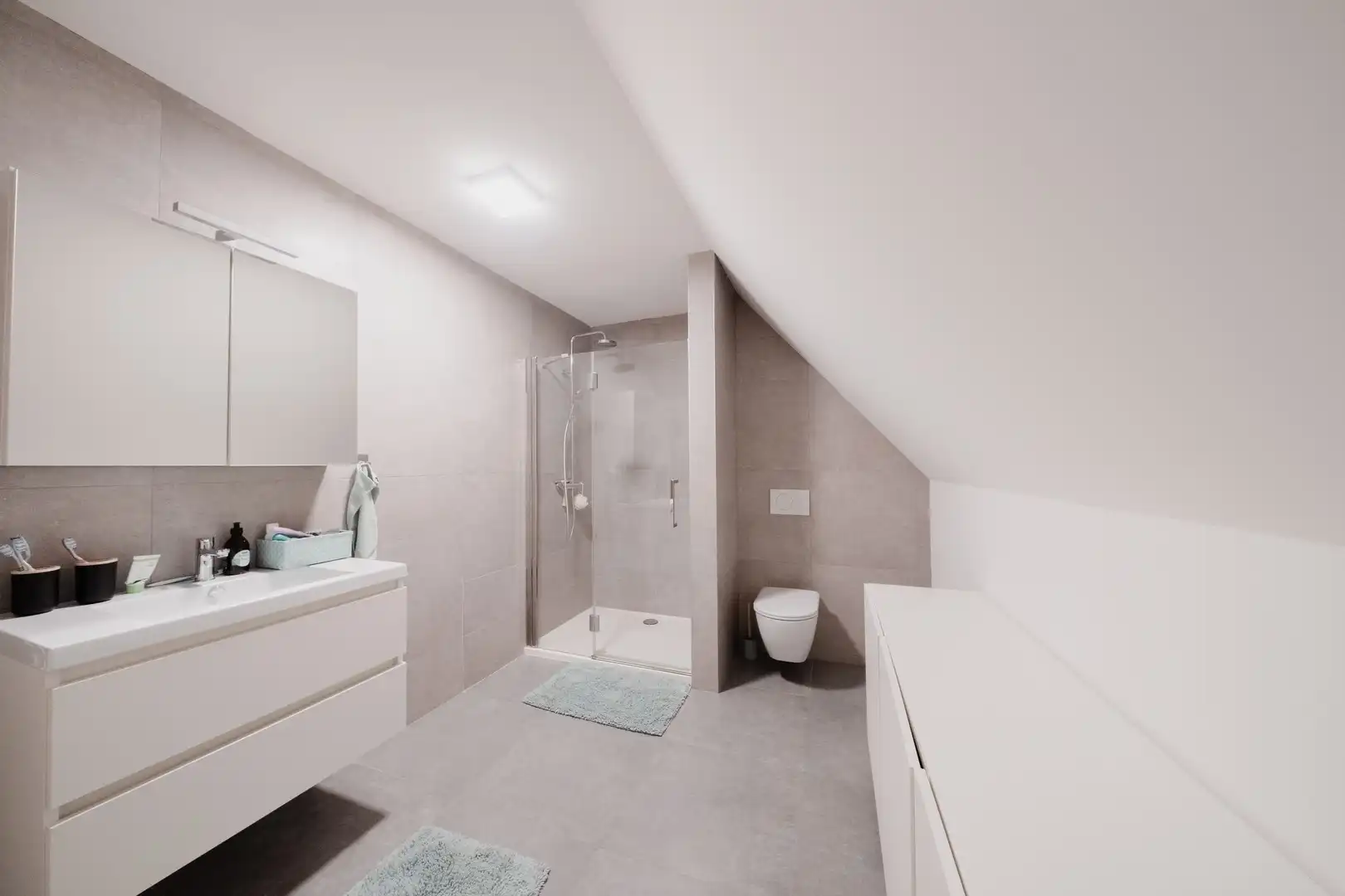 Duplex appartement met 3 slaapkamers, 2 badkamers en 3 autostaanplaatsen. foto 9