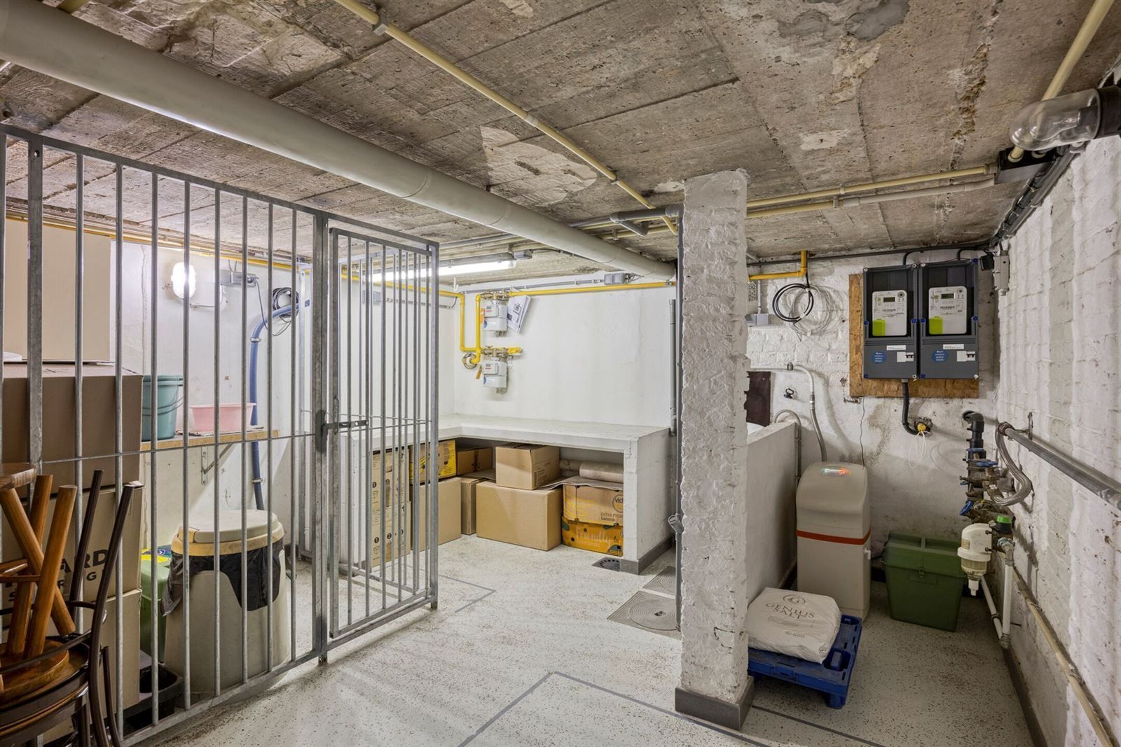 Opbrengsteigendom met handelsruimte en 3-kamer duplex appartement foto 22