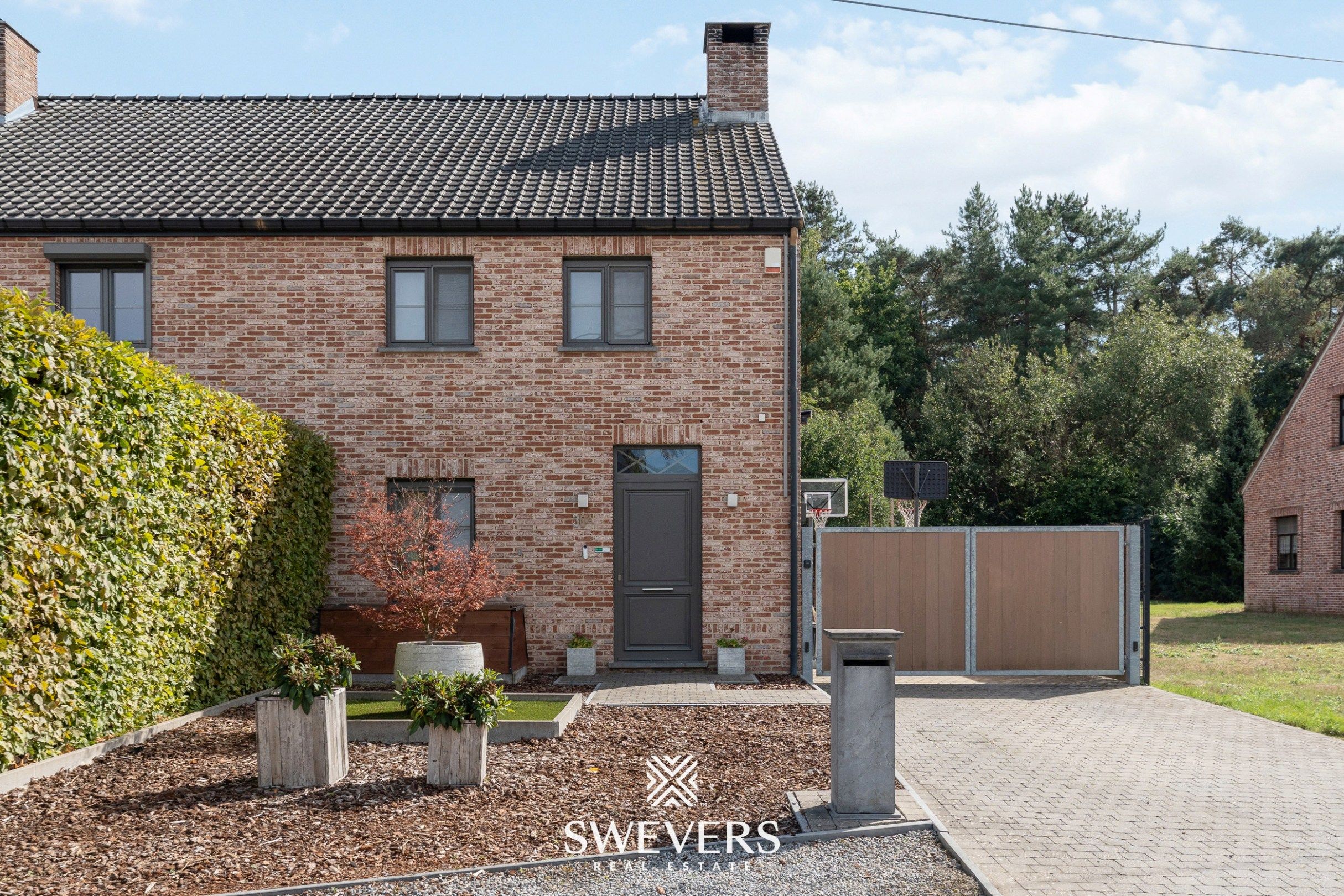 HOB met 3 slaapkamers, bureau en zwembad   foto 30