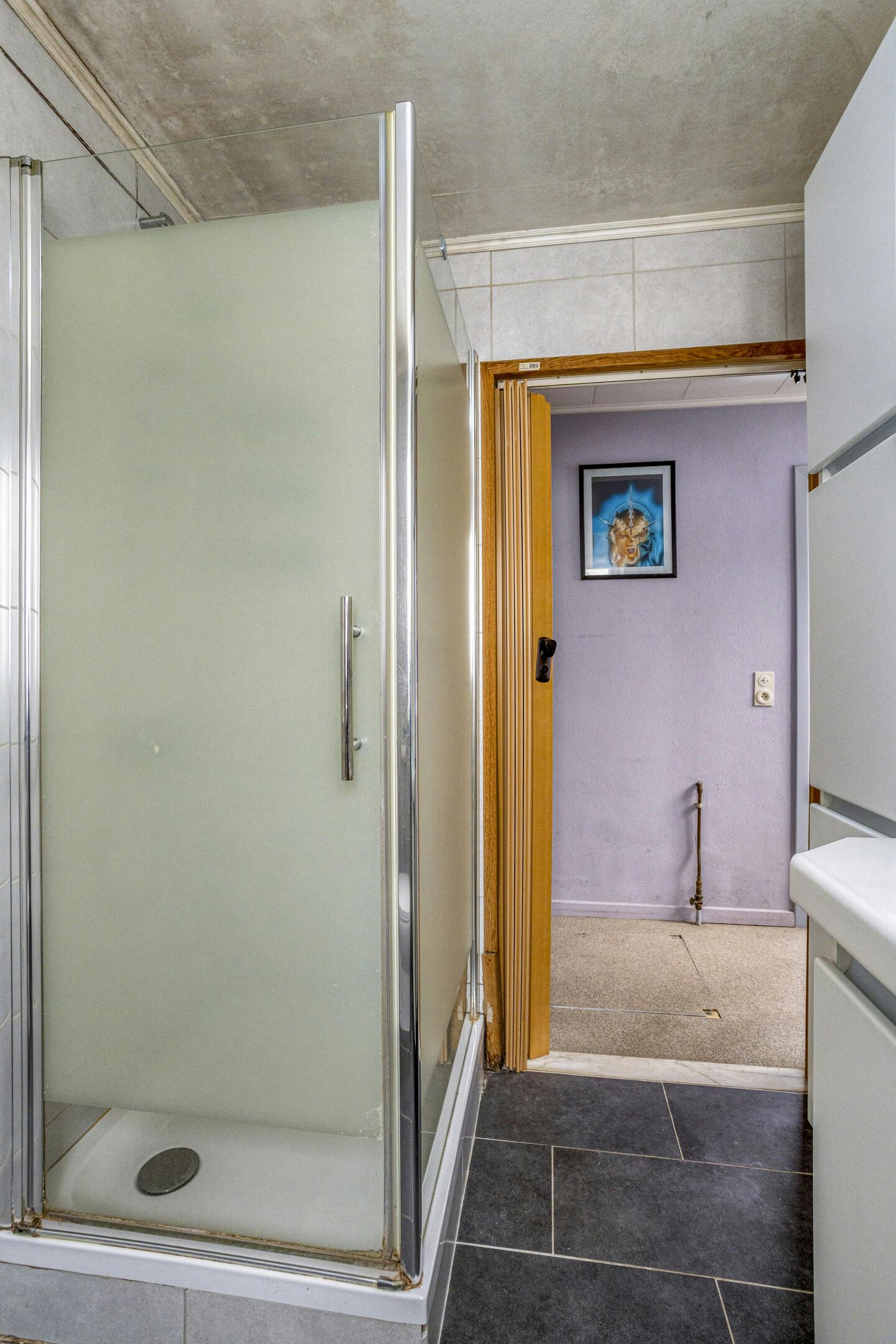 Te renoveren huis met vier slaapkamers en tuin in het centrum foto 20