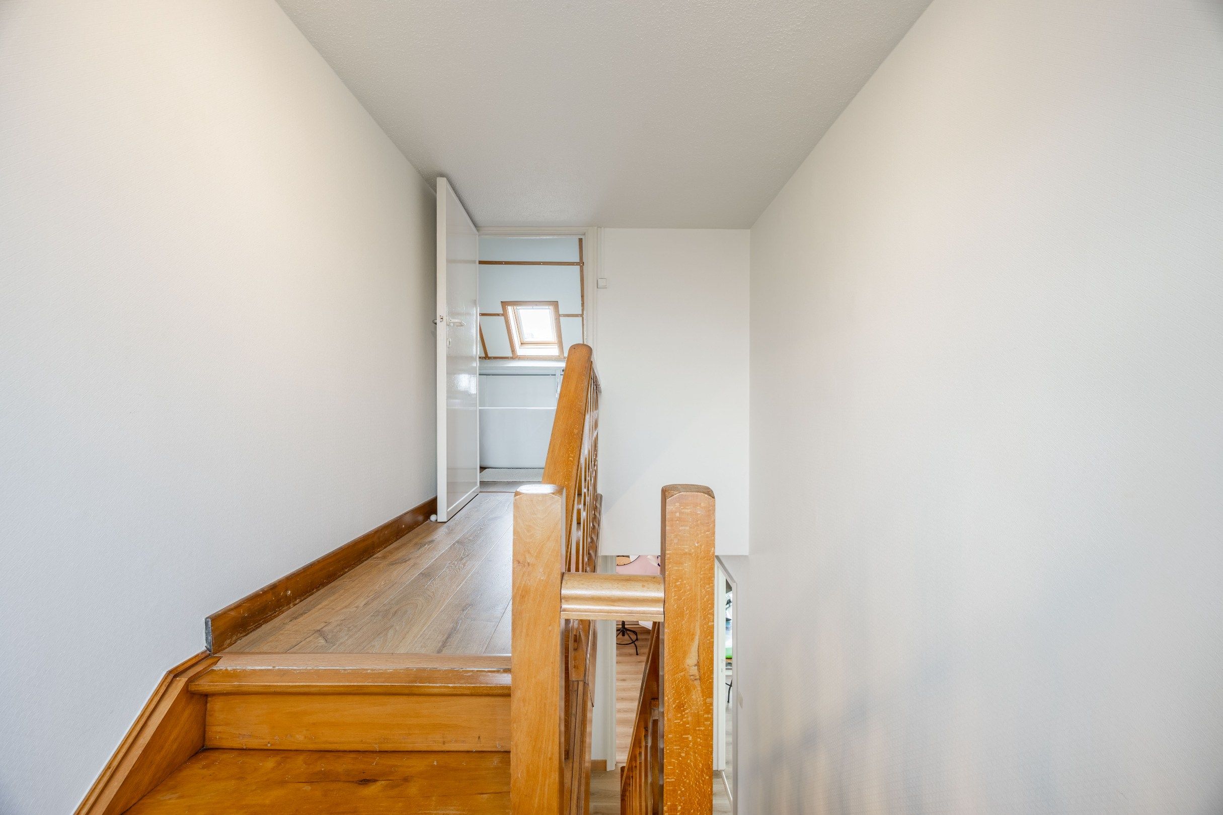 Gerenoveerde woning met garage foto 28