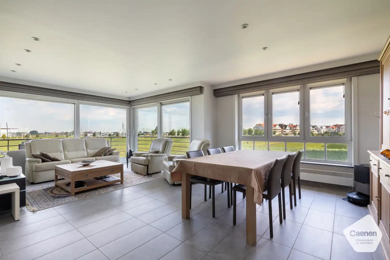 Ruim hoekappartement met 3 slaapkamers en fantastisch zicht op jachthaven foto 2
