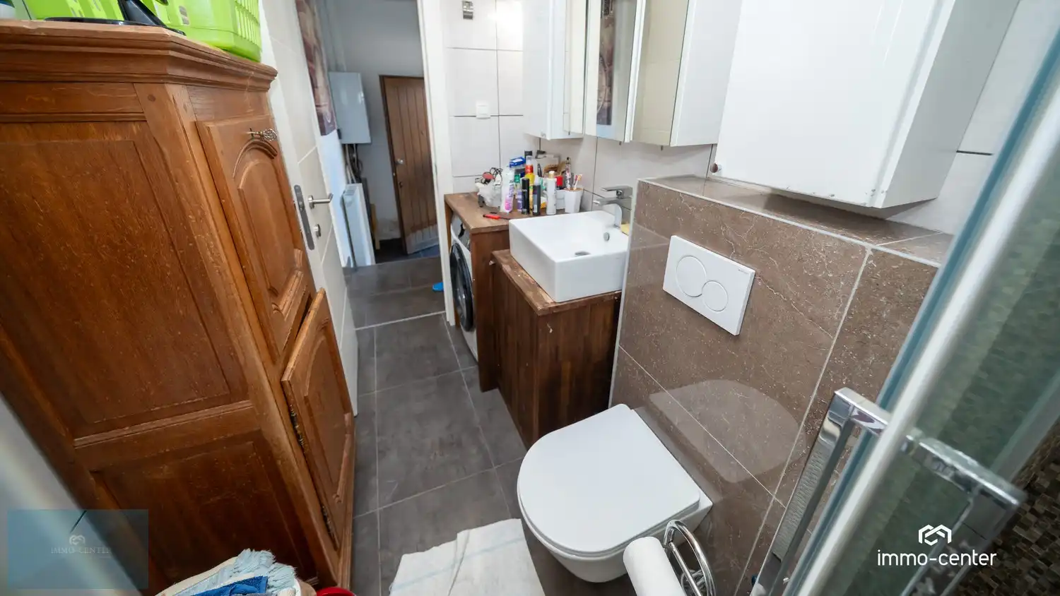 COMMERCIEEL HANDELSPAND (60m²) MET VERNIEUWDE WOONST (2 SLPK) EN GARAGE IN DE BRUISENDE STALENSTRAAT foto 18