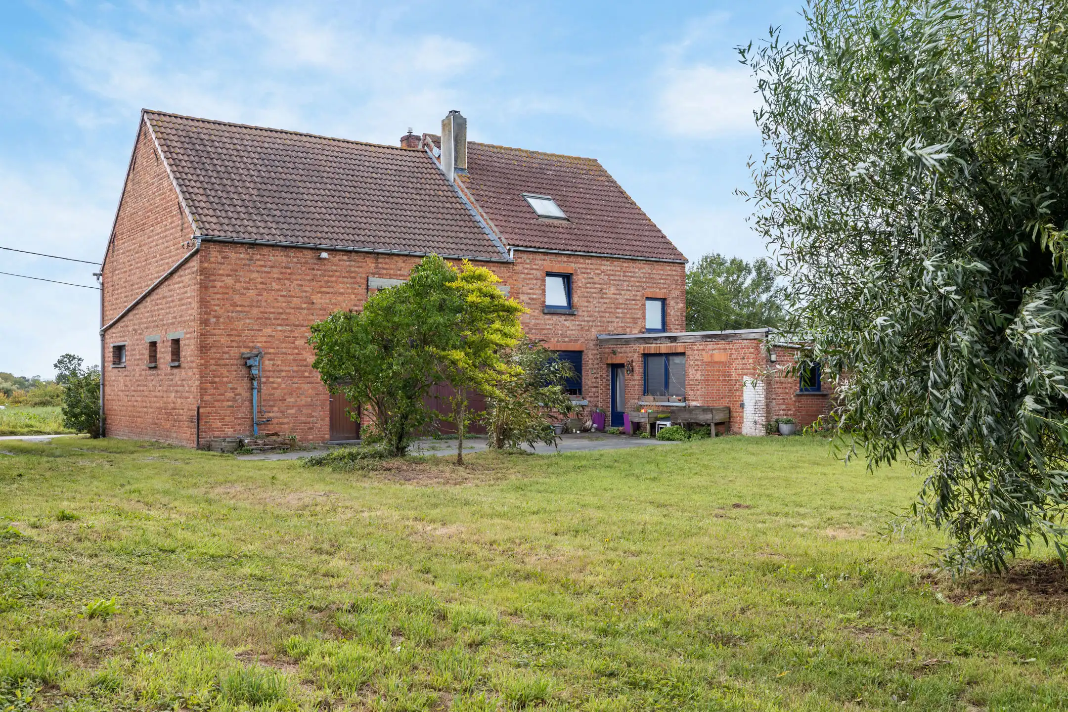 Gezellige woning met  grote tuin en open zicht  op 11a 70ca foto 2
