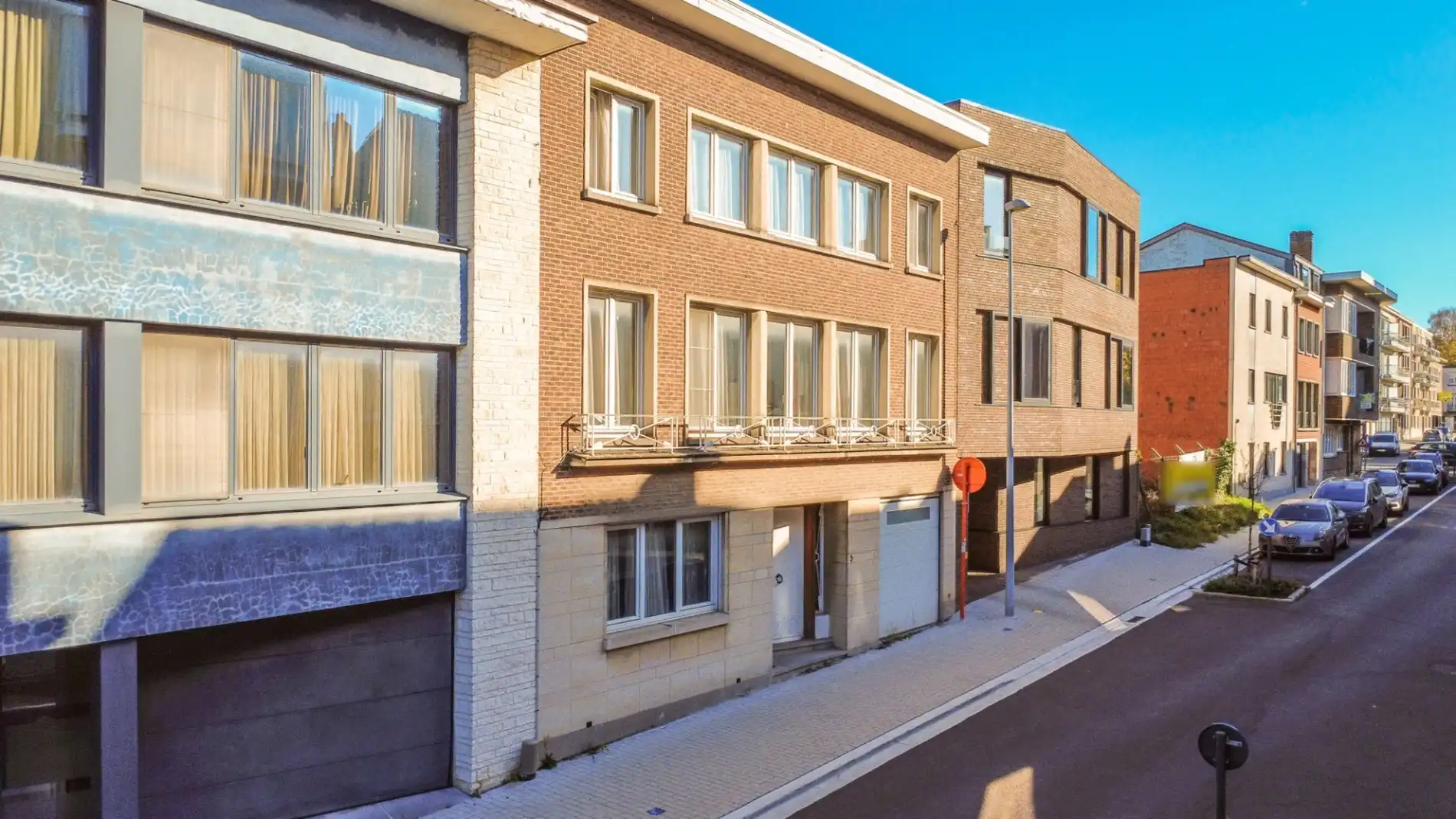 Een te vernieuwen, grote (305m²) woning!!  foto 2