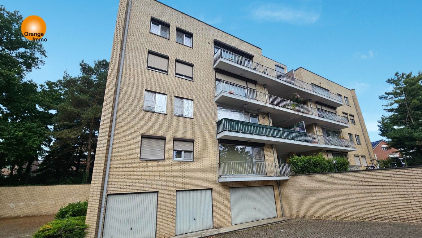Centraal gelegen appartement op derde verdieping met afgesloten garage. foto 9