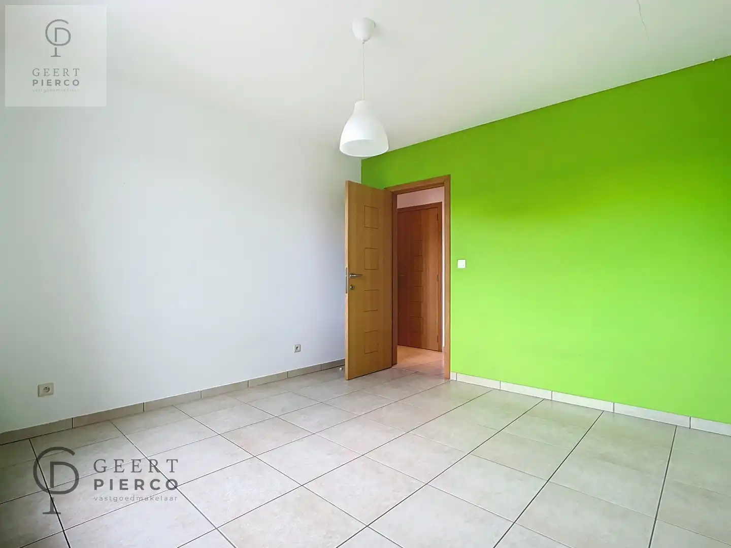 Ruim appartement met twee slaapkamers, kelder en ondergrondse staanplaats. foto 13