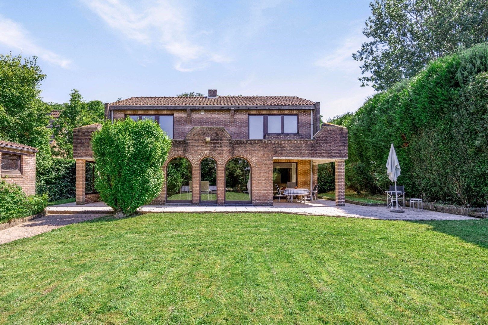 Unieke villa op een perceel van bijna 13are te Bierbeek - bewoonbare opp. 274 m² - EPC 667 kWh/m²  foto 1