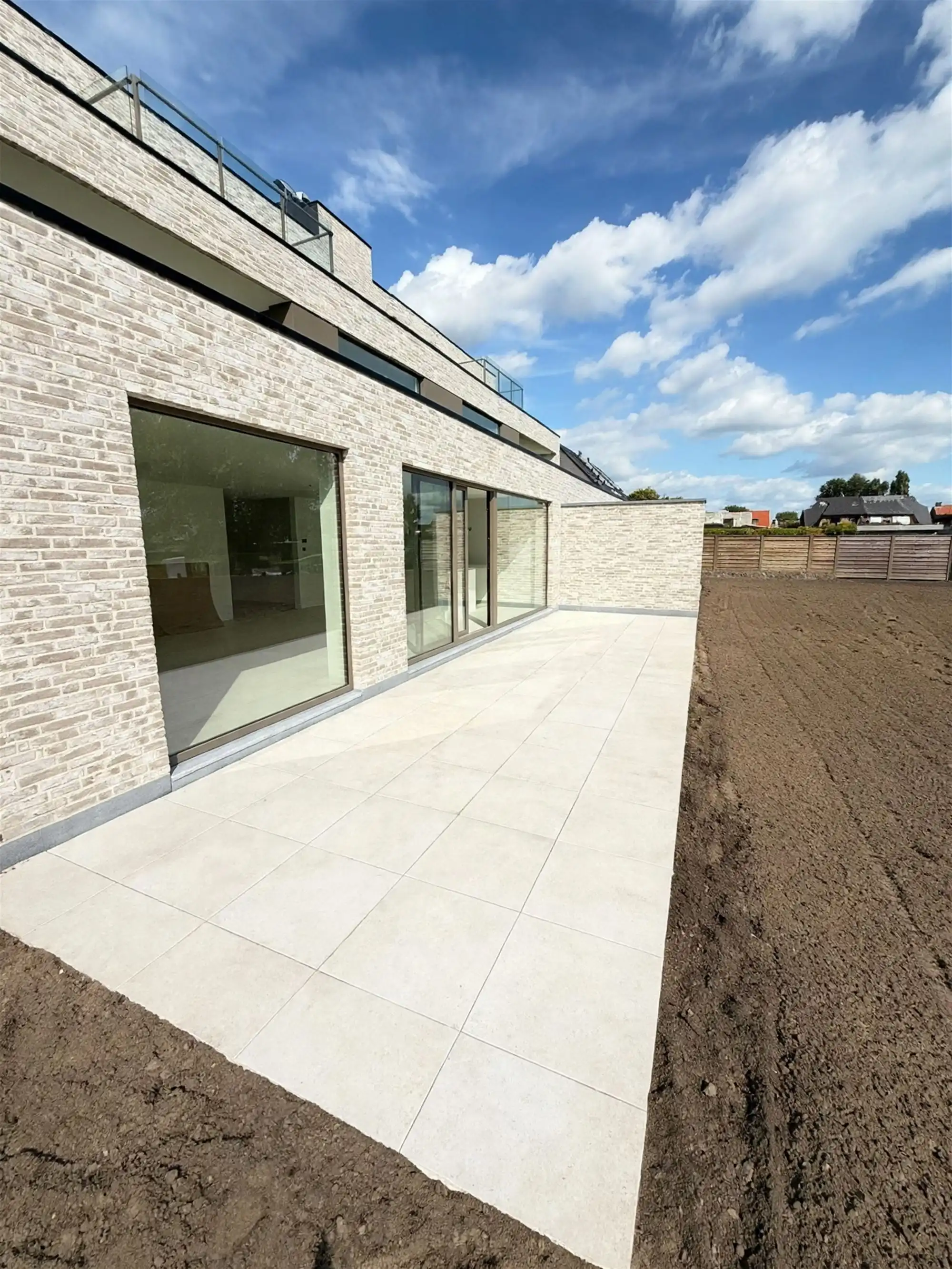 Nieuwbouwappartement met grote tuin en zonneterras foto 2