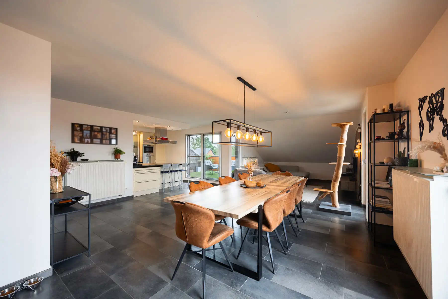 Prachtig dakappartement met ruime zolder en carport! foto 3