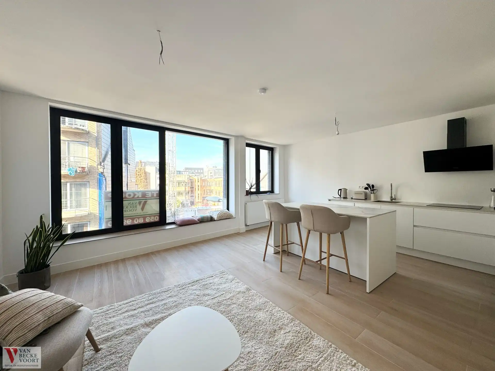 Subliem gerenoveerd appartement met terras foto {{pictureIndex}}