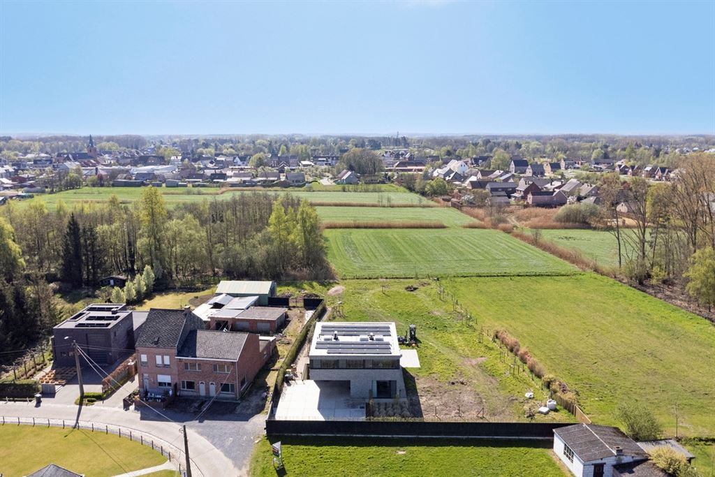 Hypermoderne villa op een echte toplocatie foto 35