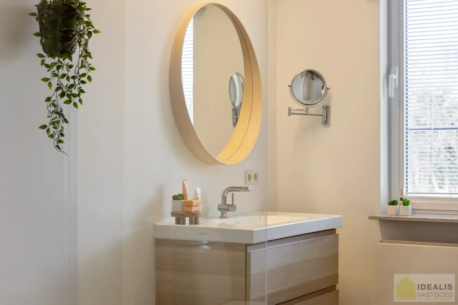 STATIGE, STRAKKE EN UITERST RUIME WONING/KANTOOR MET HOOGSTAANDE AFWERKING EN OOG VOOR DETAIL. VOORZIEN VAN 3 SLAAPKAMERS, RIANTE LEEFRUIMTES ÉN UNIEKE LANDSCAPE KANTOORRUIMTES OP RESIDENTIËLE DOCH GUNSTIGE LOCATIE! foto 32