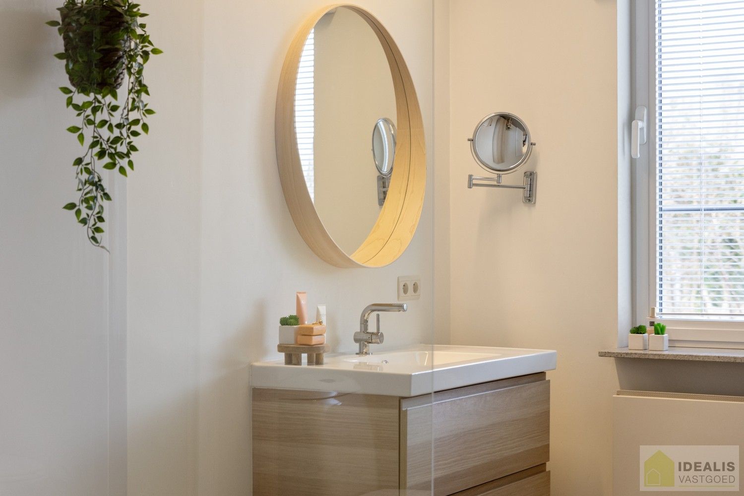 STATIGE, STRAKKE EN UITERST RUIME WONING/KANTOOR MET HOOGSTAANDE AFWERKING EN OOG VOOR DETAIL. VOORZIEN VAN 3 SLAAPKAMERS, RIANTE LEEFRUIMTES ÉN UNIEKE LANDSCAPE KANTOORRUIMTES OP RESIDENTIËLE DOCH GUNSTIGE LOCATIE! foto 32