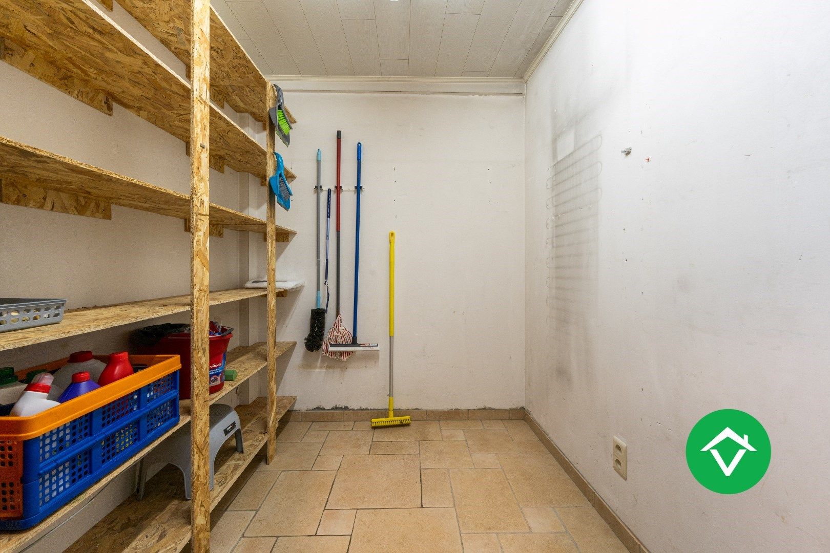 Woning met appartement te koop in het centrum van Eernegem foto 8