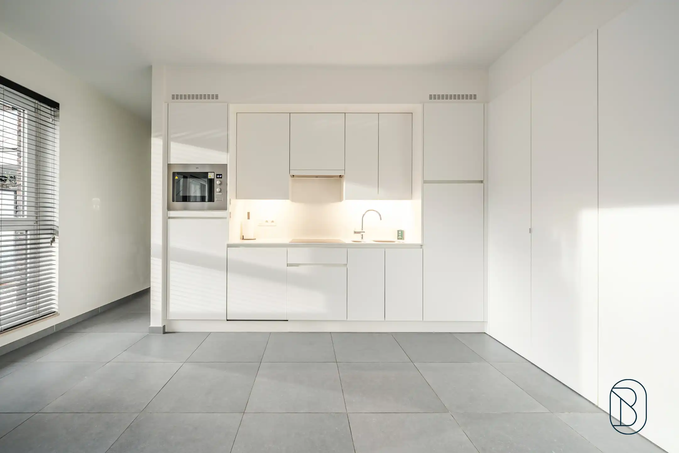 Recent instapklaar appartement met terras op De Munt in Roeselare! foto 9