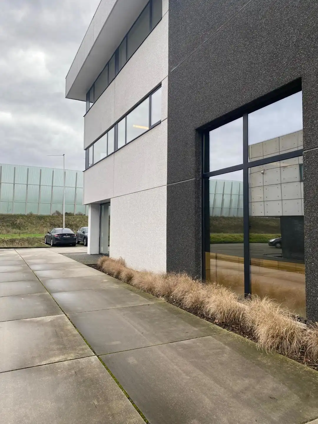 Kantoorruimte 310m² met aansluitend magazijn 216m²  in Burcht foto 3