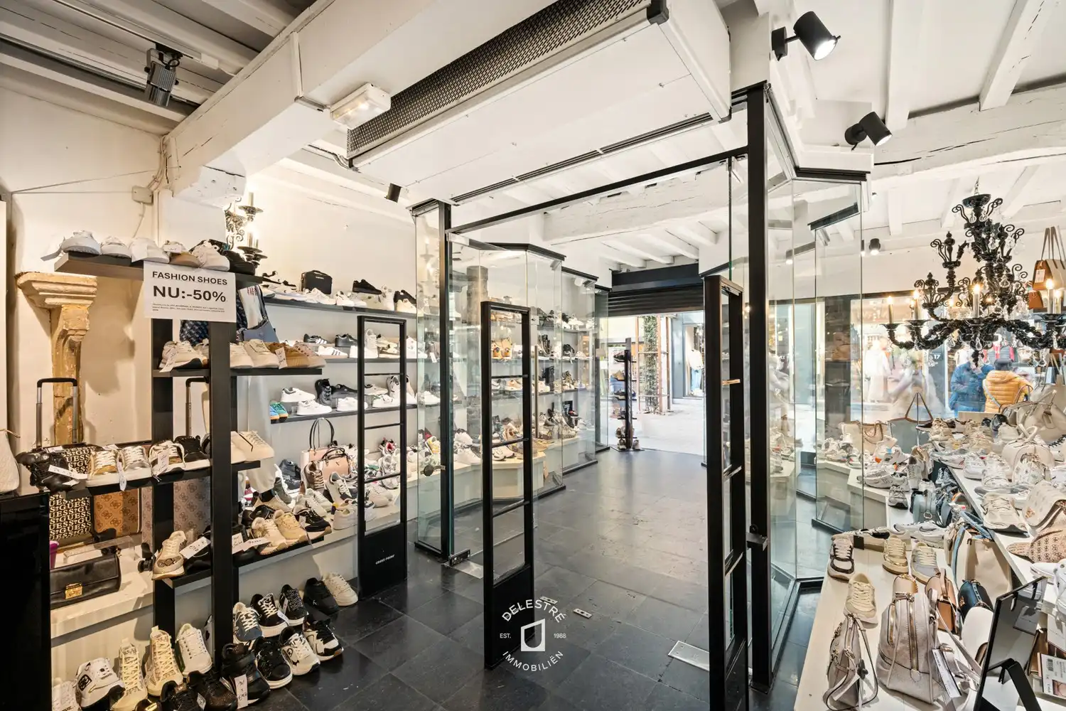 Karaktervol historisch pand te huur in hartje Aalst foto 30