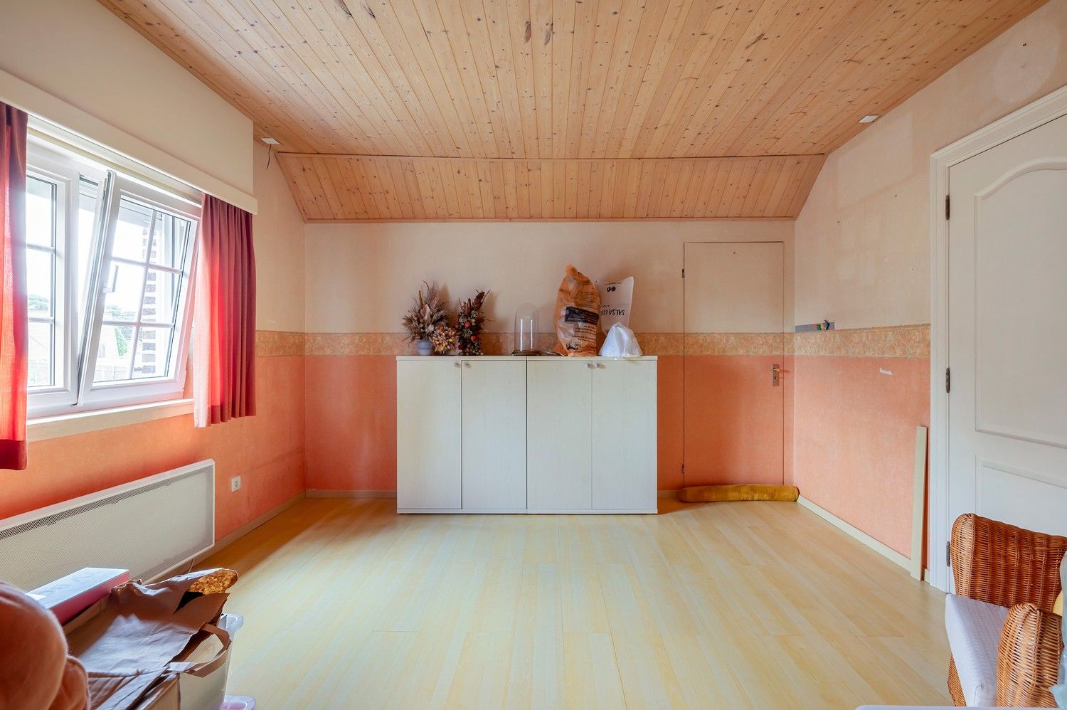 Ruime gezinswoning op breed en groot perceel van 1122m² foto 26