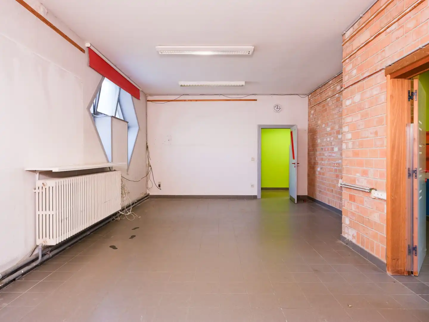 Voormalig schoolgebouw in centrum Damme foto 15