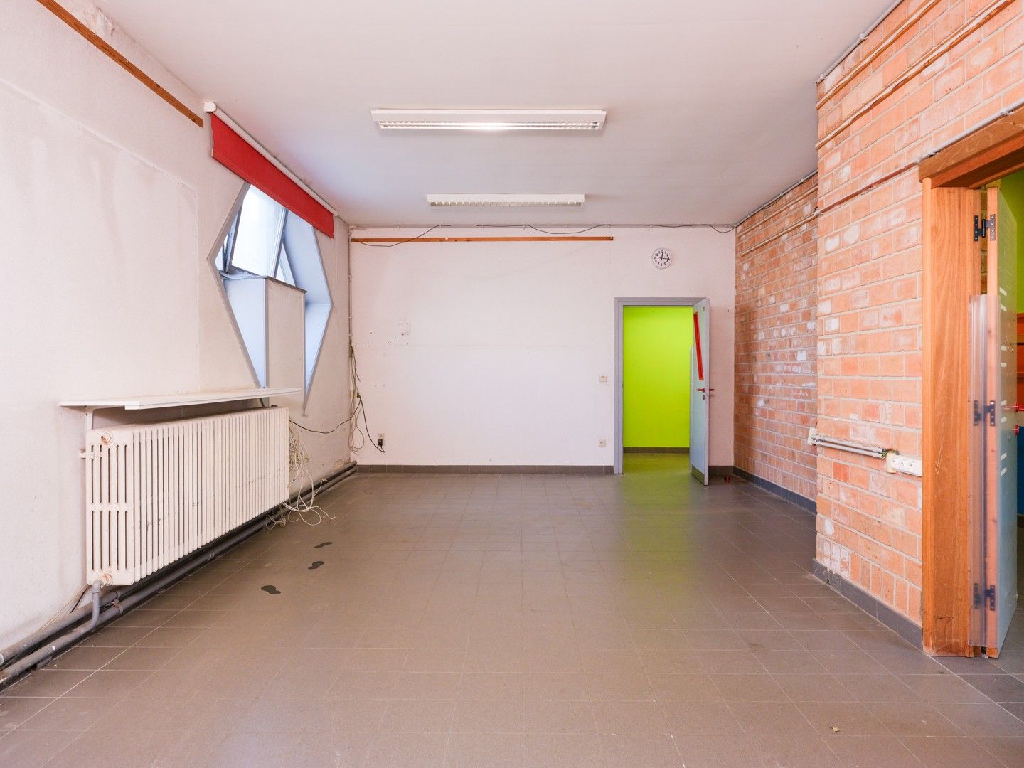 Voormalig schoolgebouw in centrum Damme foto 15