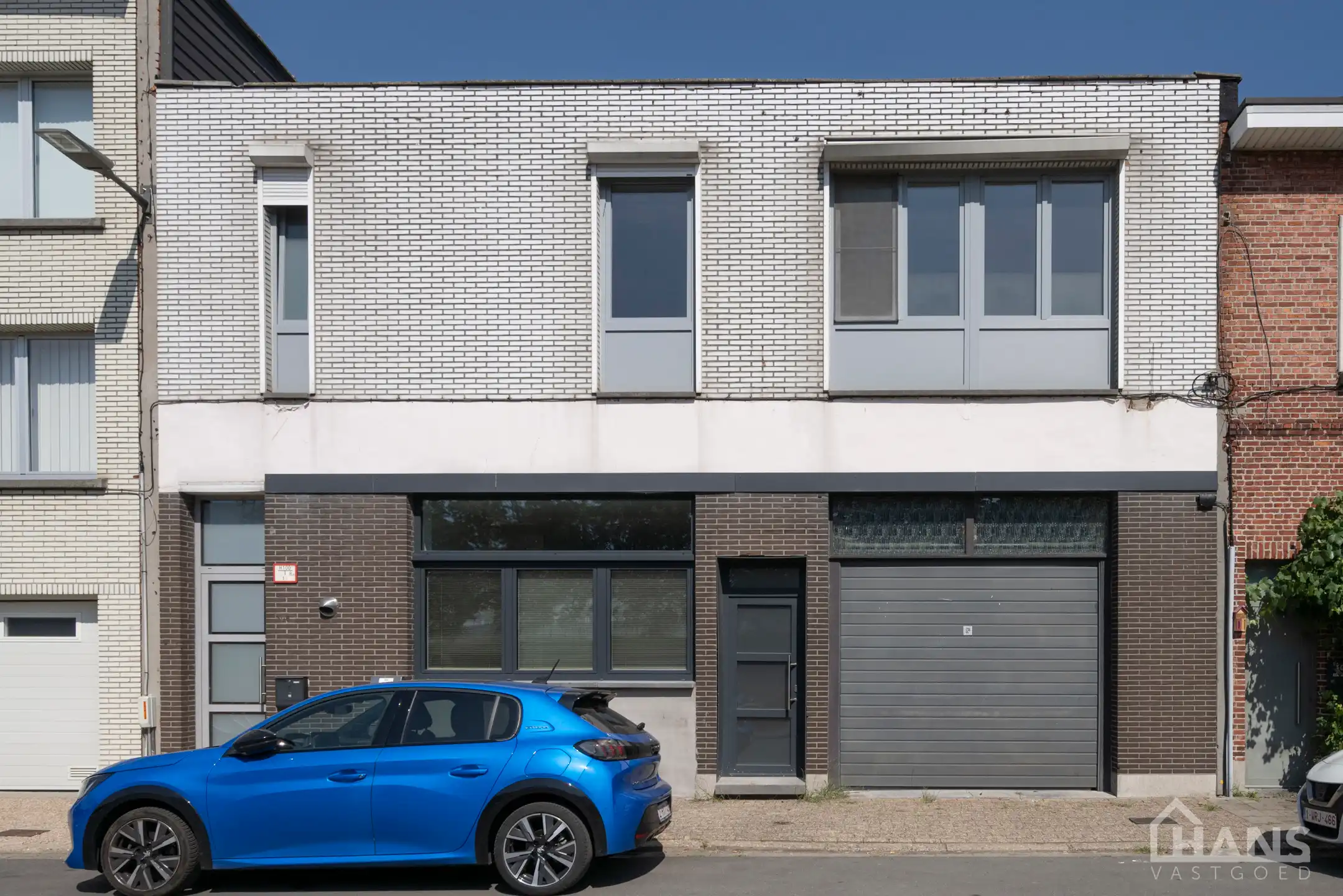 Tof, opgefrist appartement. foto {{pictureIndex}}