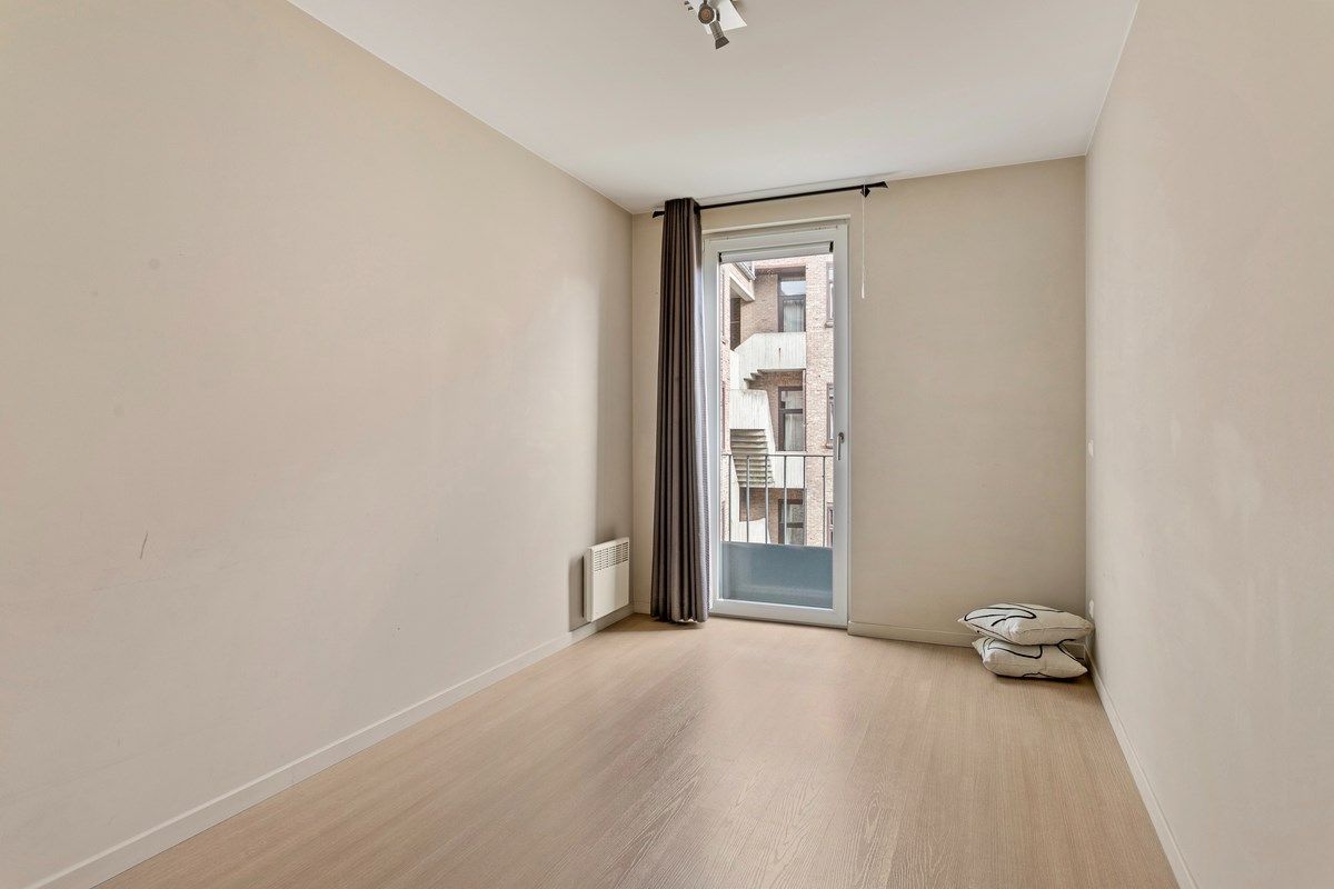 Modern en instapklaar appartement met 2 slaapkamers in hartje Kortrijk foto 11